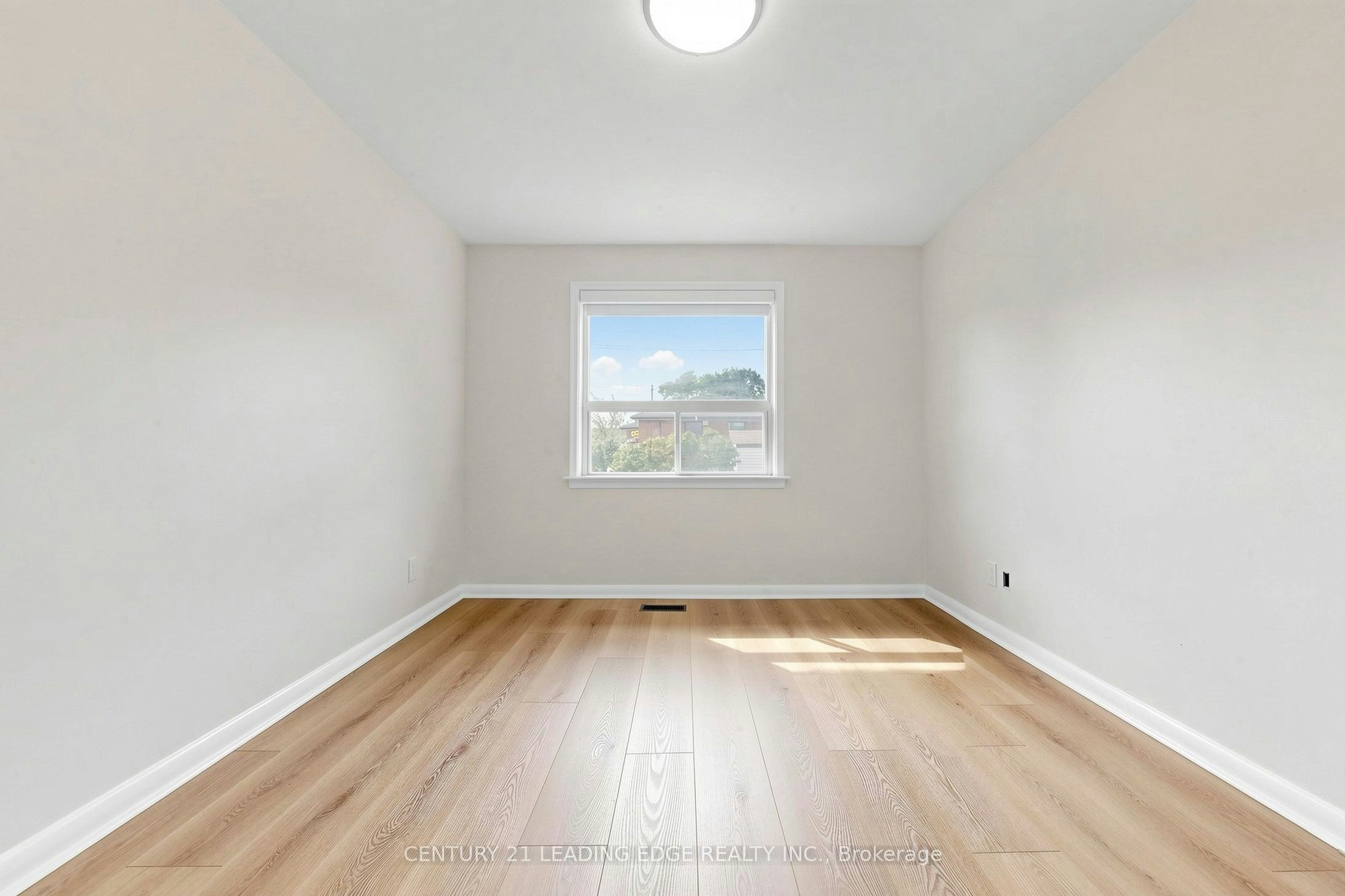 Upper-15 Maretta Avenue, Toronto, ON, M1K 3X8 - 16