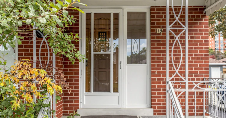 Upper-15 Maretta Avenue, Toronto, ON, M1K 3X8 - 4