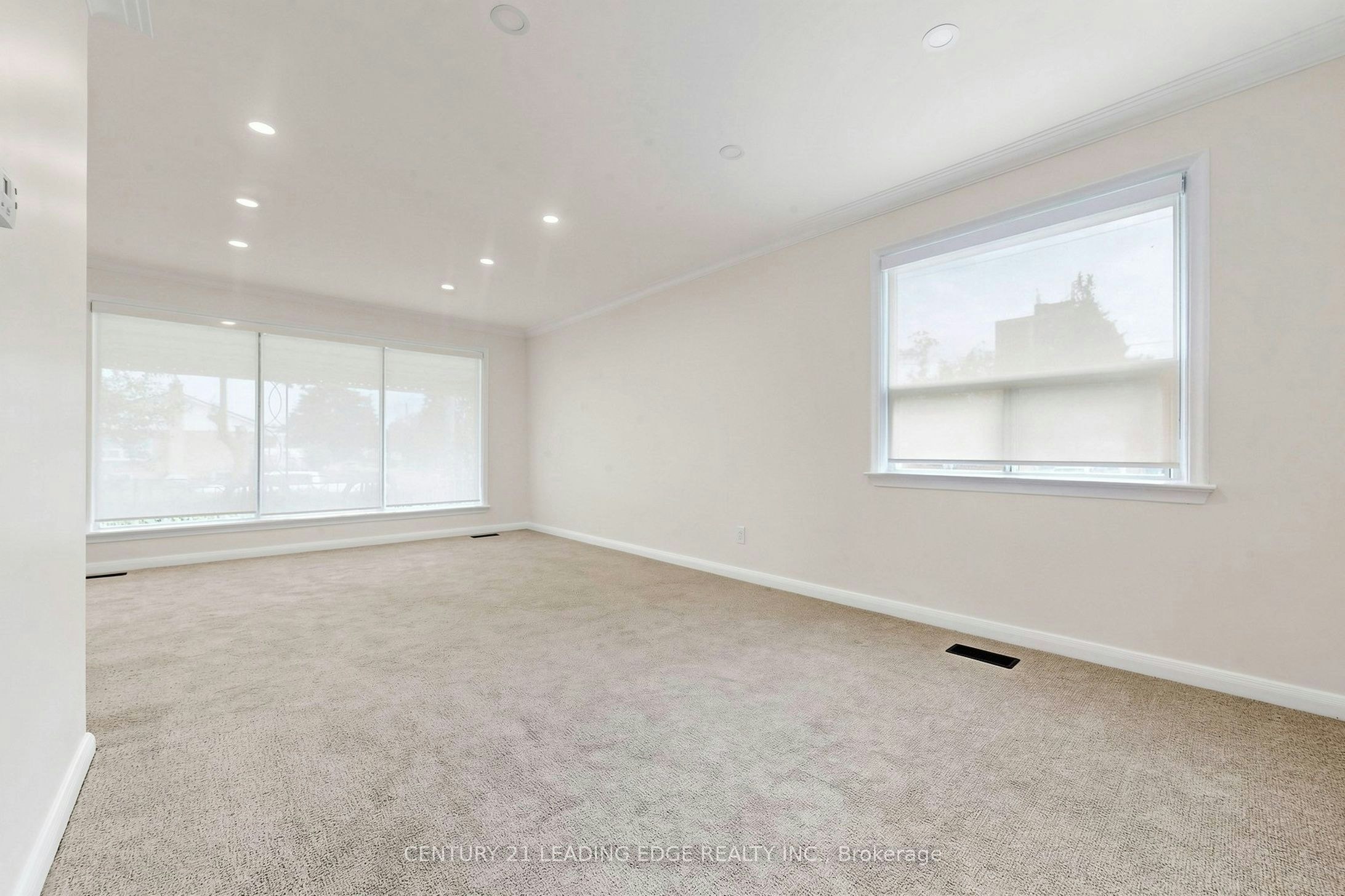Upper-15 Maretta Avenue, Toronto, ON, M1K 3X8 - 7