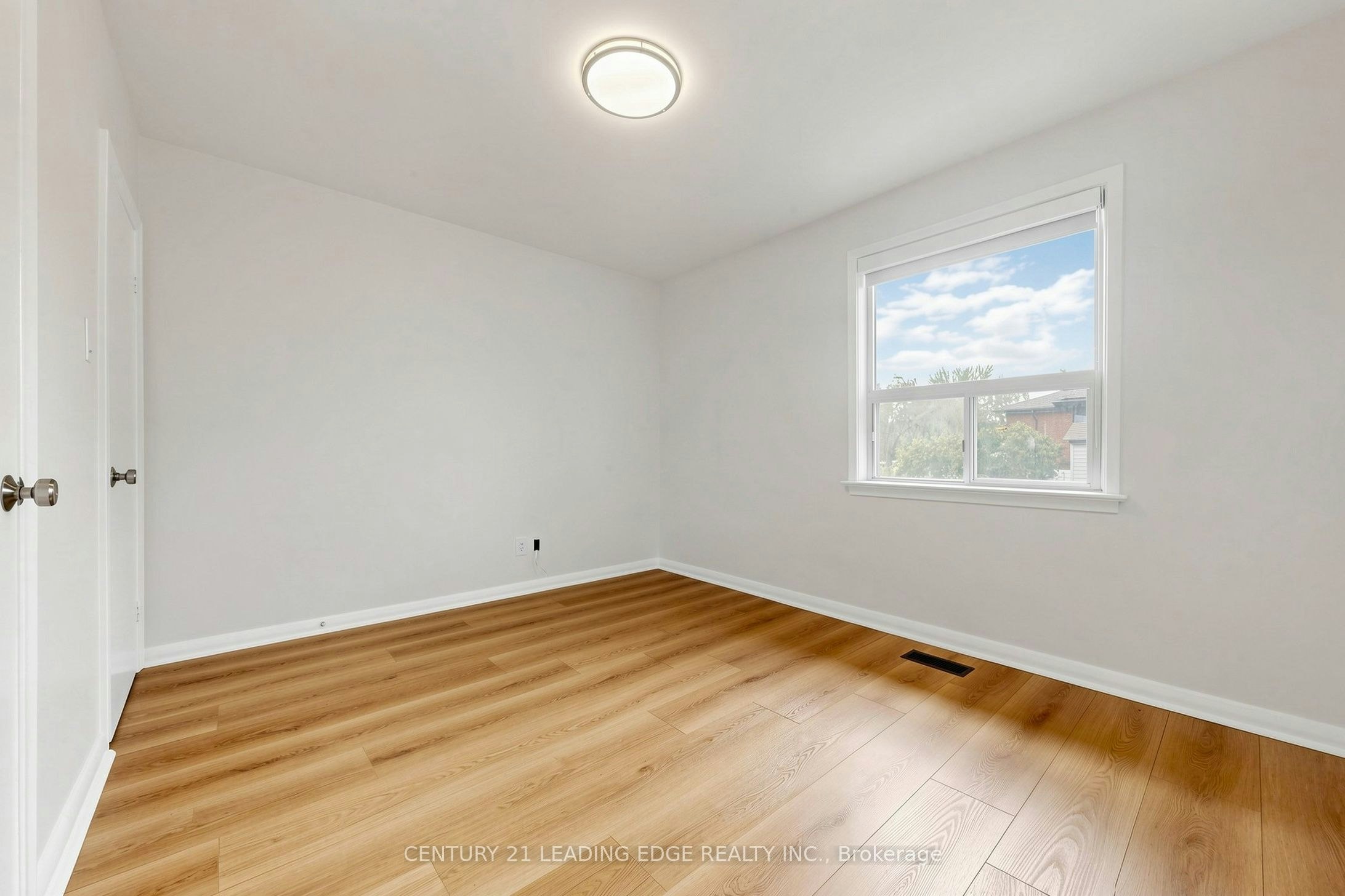 Upper-15 Maretta Avenue, Toronto, ON, M1K 3X8 - 15