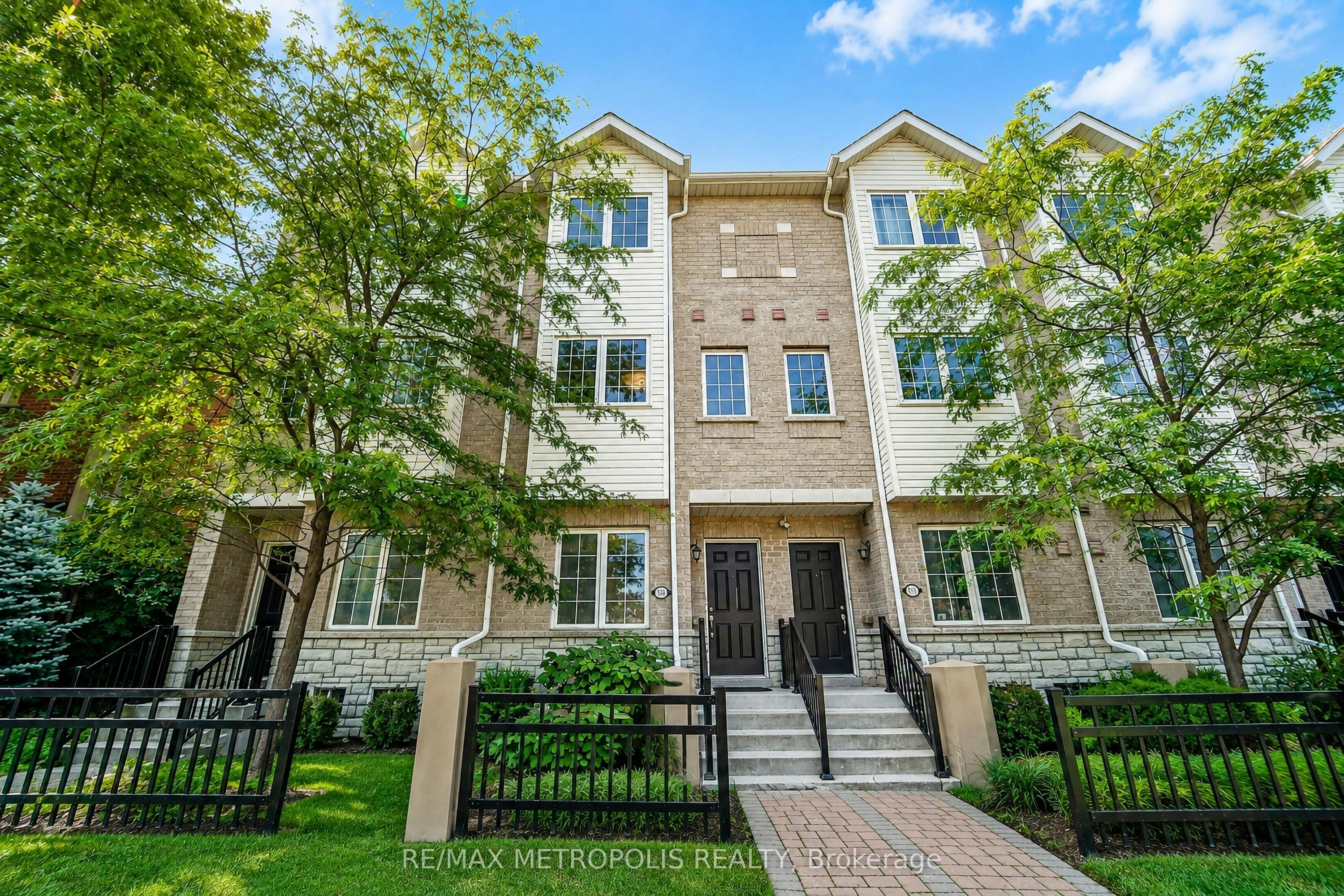 3767B St Clair Avenue E, Toronto, ON, M1M 0C8