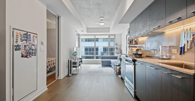 612-30 Baseball Place, Toronto, ON, M4M 0E8 - 2
