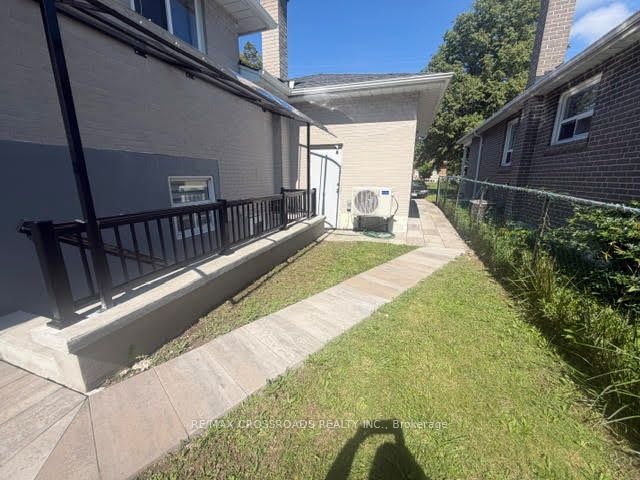 65 Romulus Drive, Toronto, ON, M1K 4C1 - 4