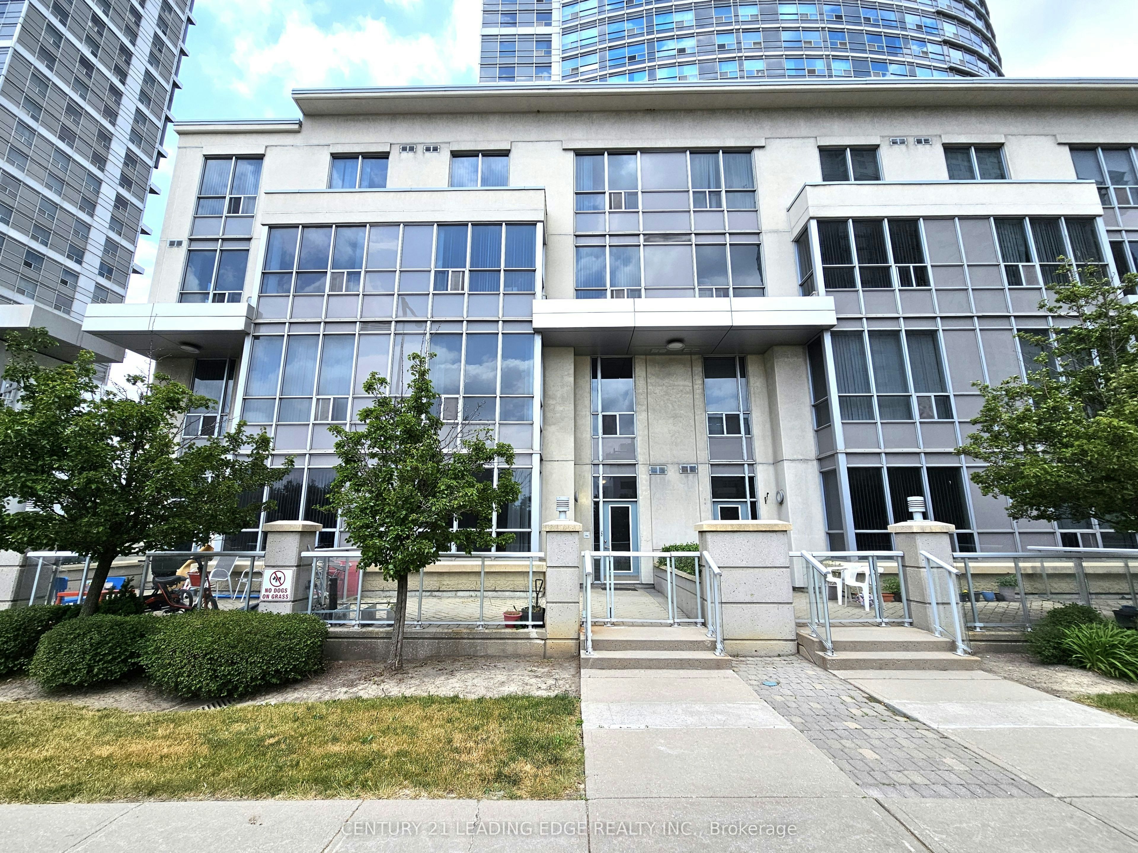 TH120-38 Lee Centre Drive, Toronto, ON, M1H 3J7