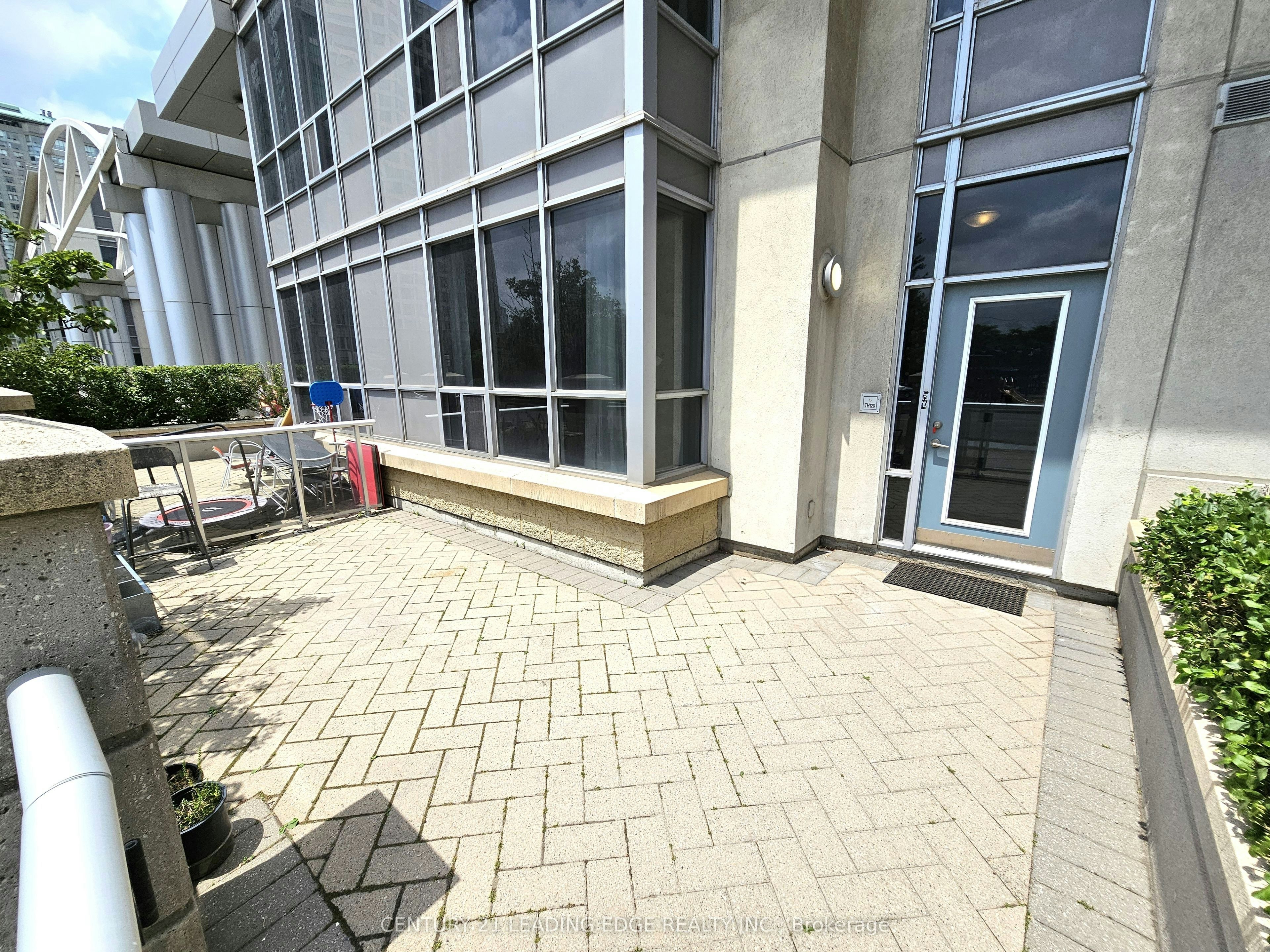 TH120-38 Lee Centre Drive, Toronto, ON, M1H 3J7 - 2