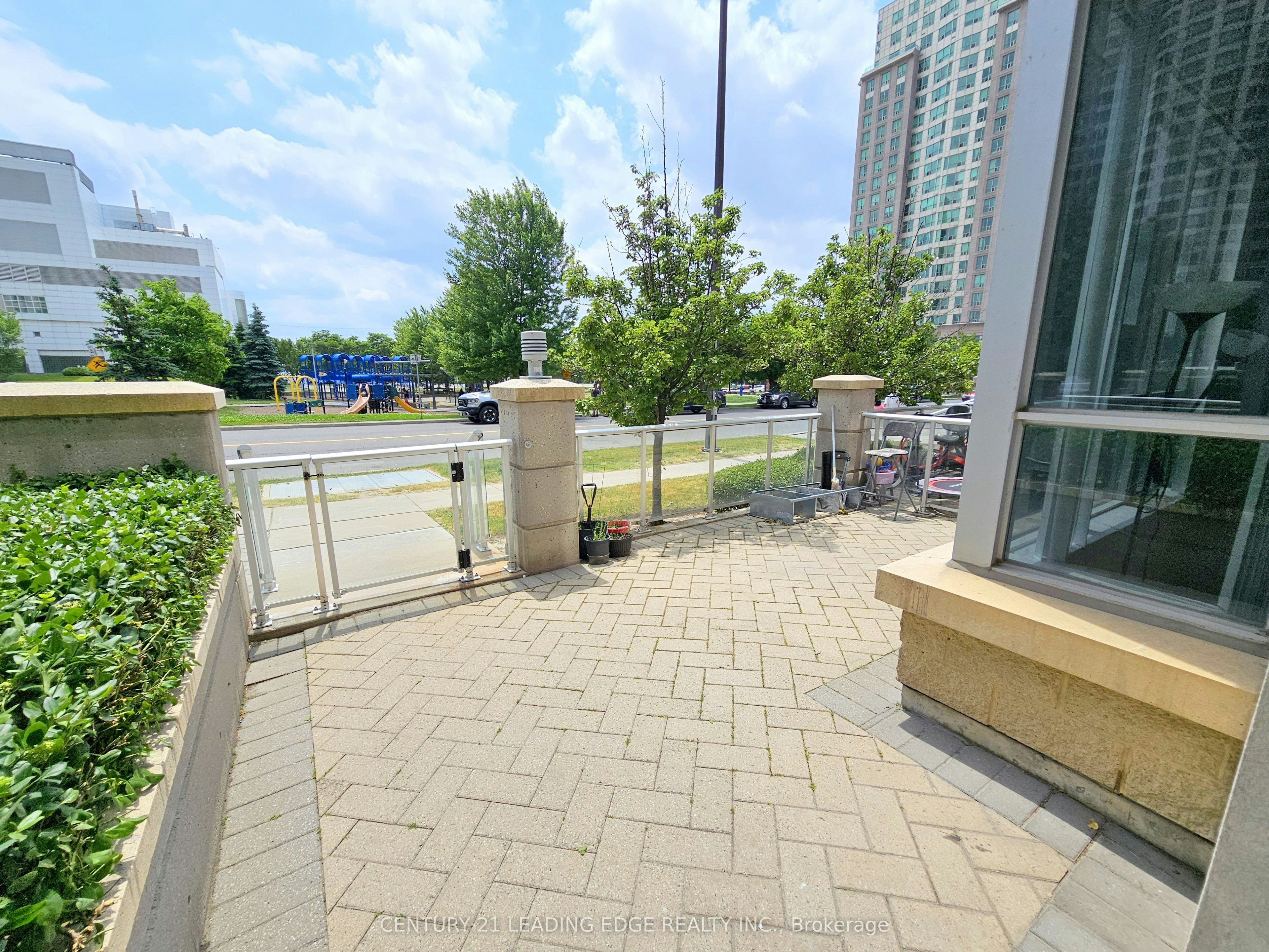 TH120-38 Lee Centre Drive, Toronto, ON, M1H 3J7 - 3