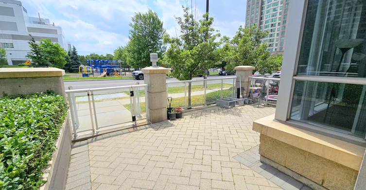 TH120-38 Lee Centre Drive, Toronto, ON, M1H 3J7 - 3