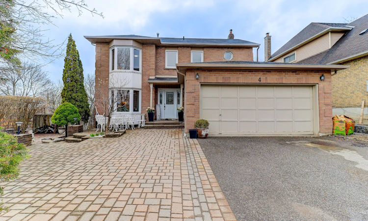 4 Mayflower Street S