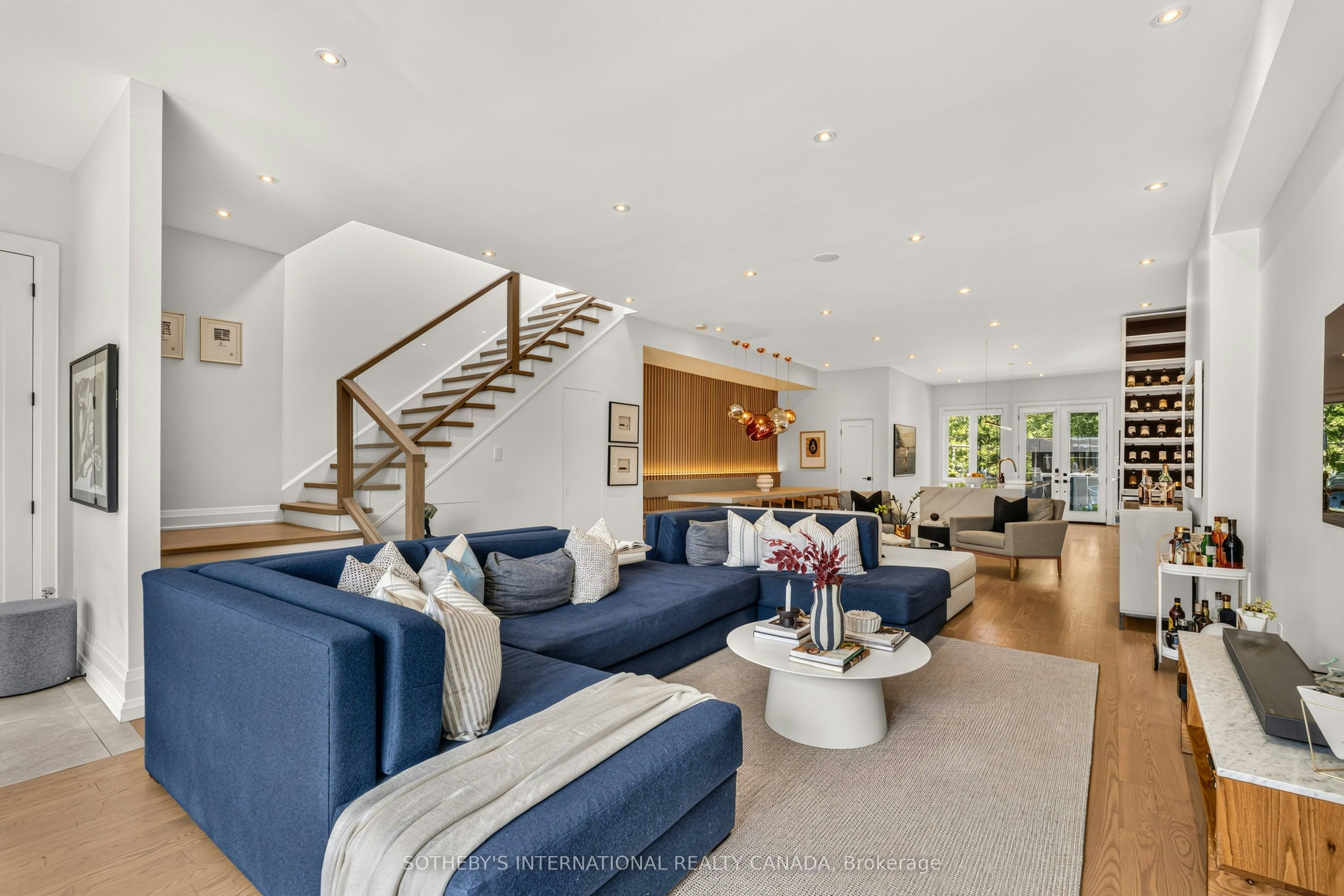1572 Dundas Street E, Toronto, ON, M4L 1K8