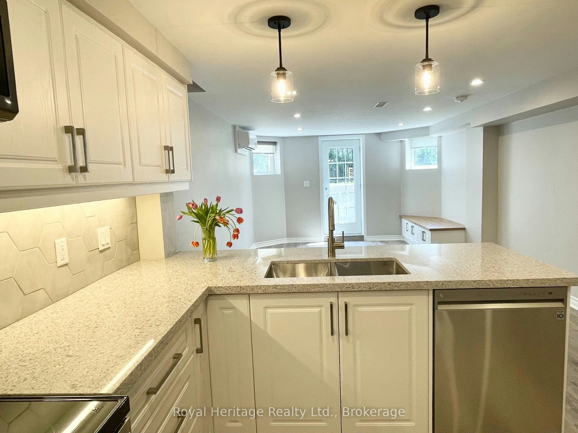 Lower Level-99 Montague Lower Level Avenue, Clarington, ON, L1E 3J8 - 7