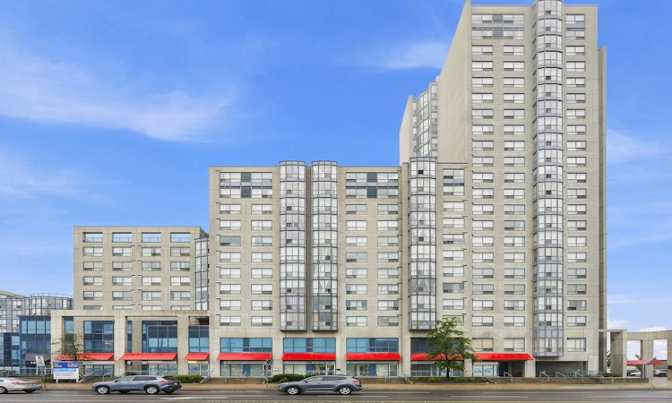 816-2550 Lawrence Avenue E