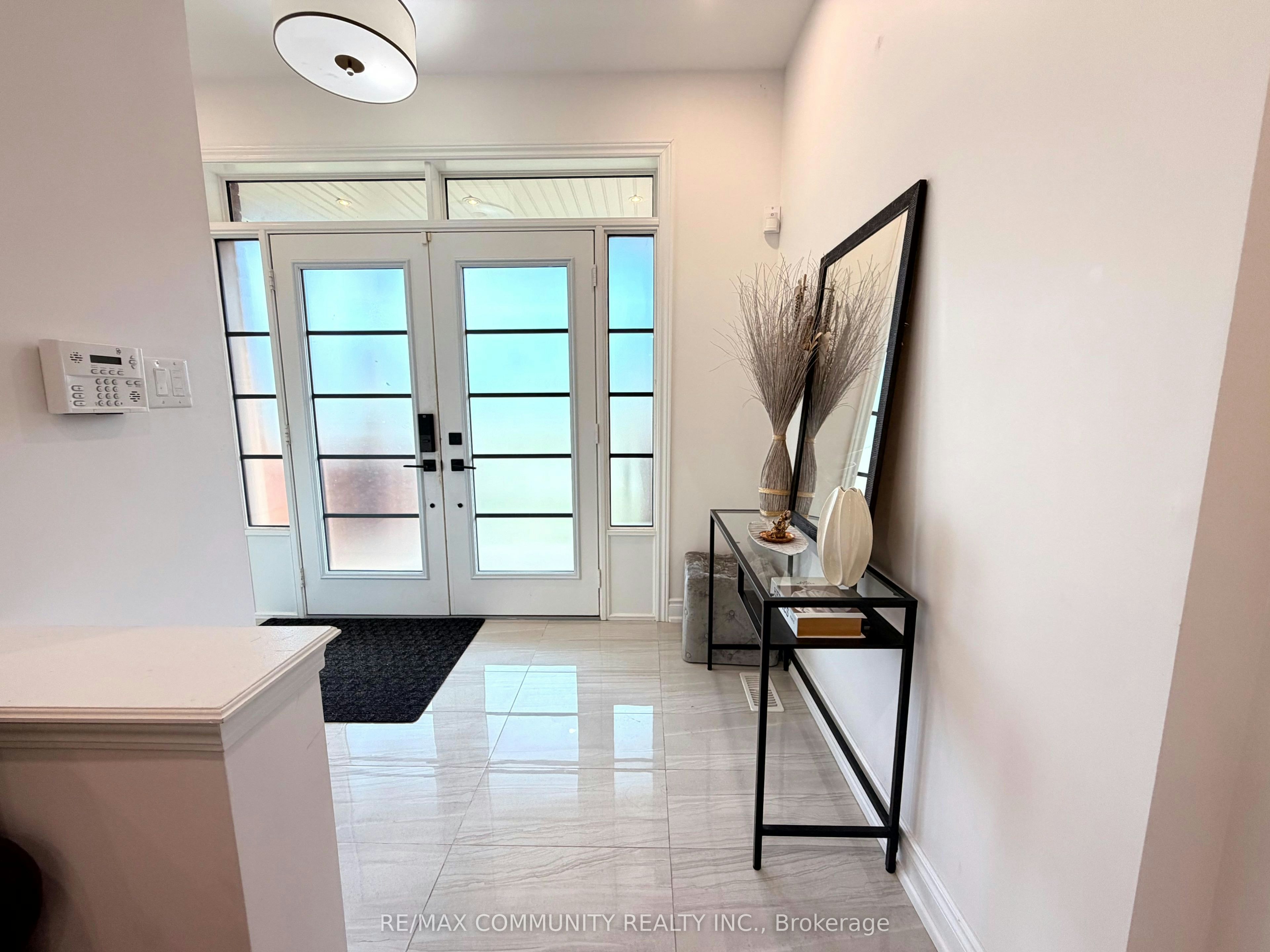 2557 Bandsman Crescent, Oshawa, ON, L1L 0M2 - 2