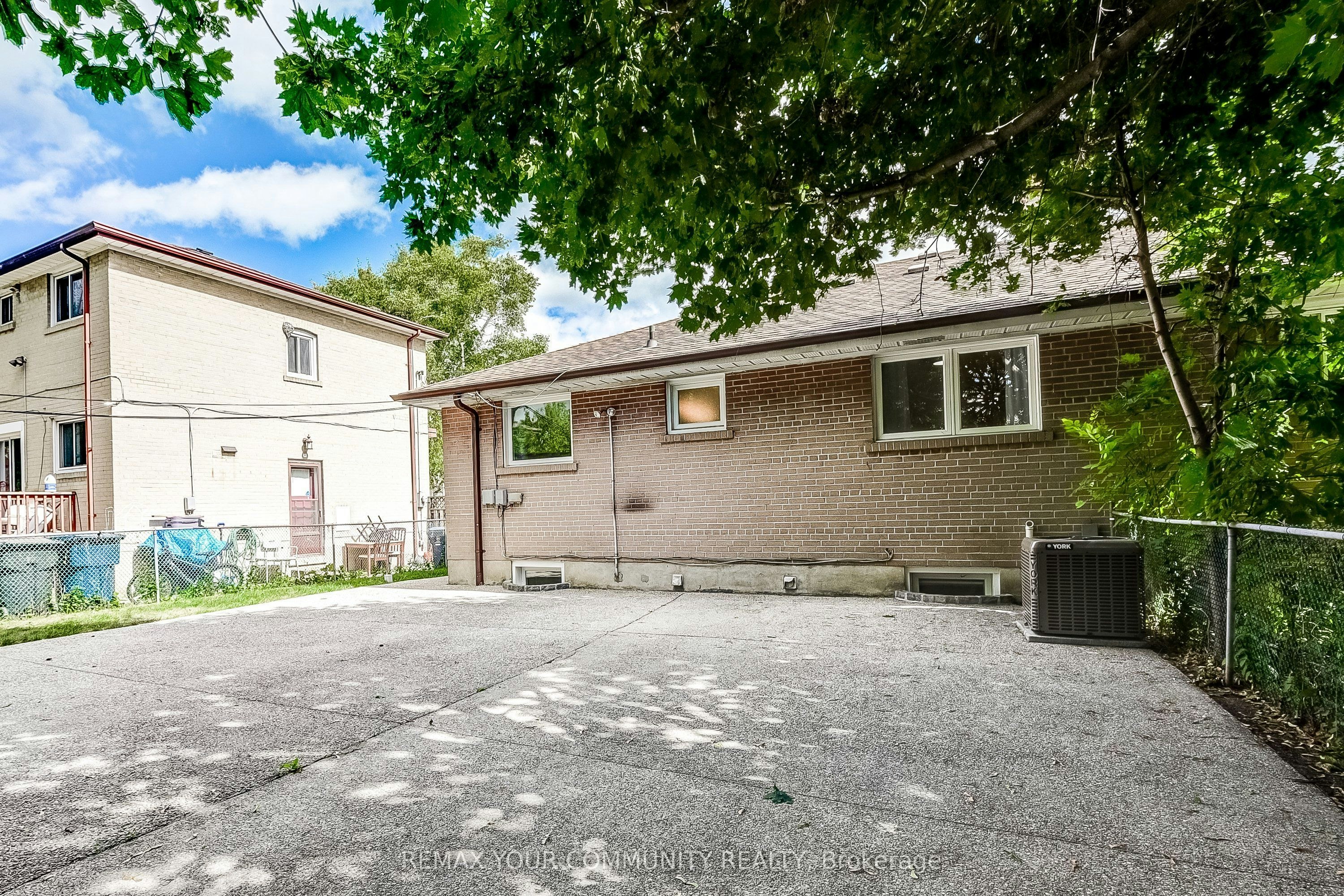 53 Glory Crescent, Toronto, ON, M1E 2B9 - 26