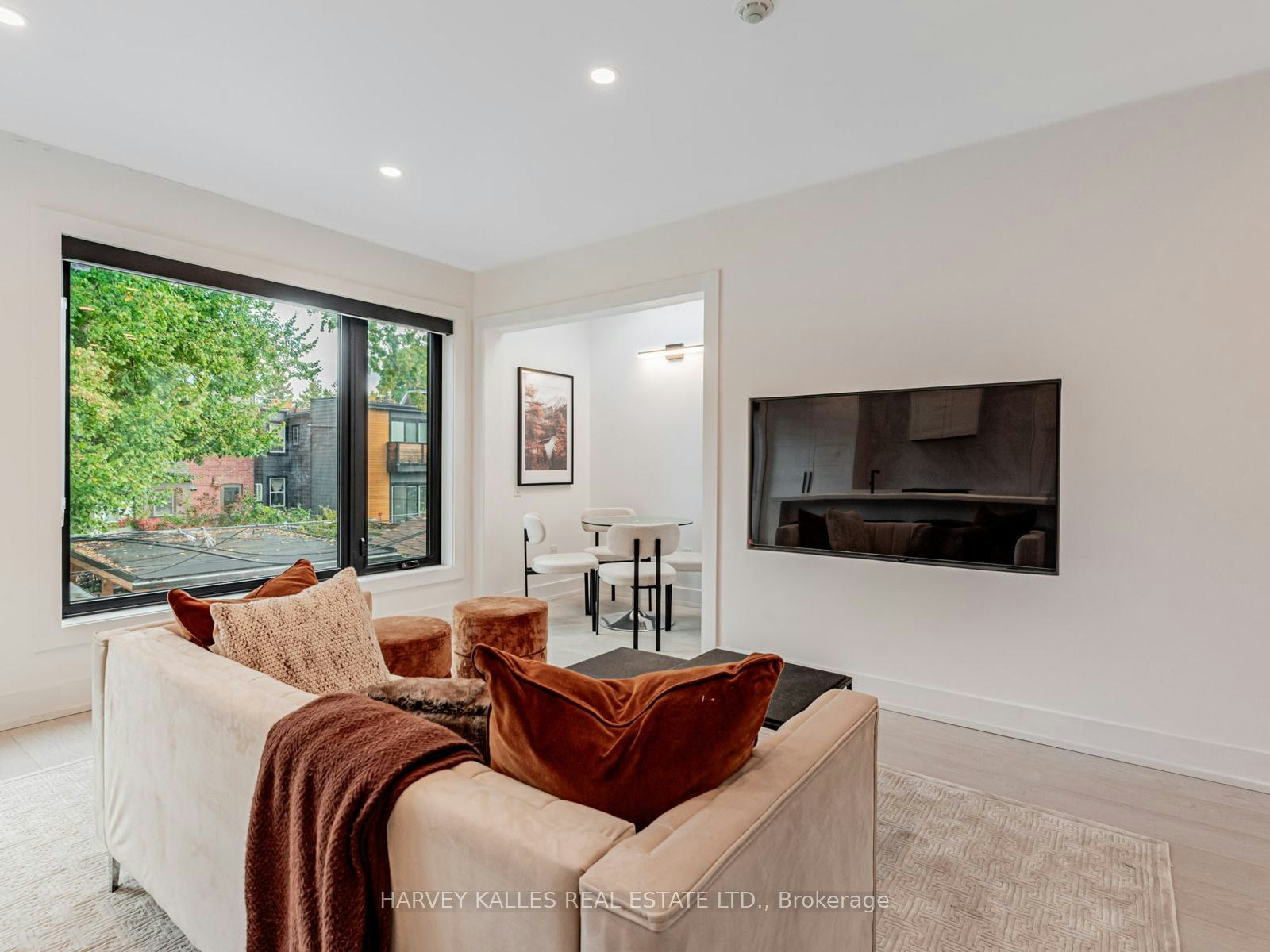 20 Leslie Garden Lane, Toronto, ON, M4M 3B4 - 4