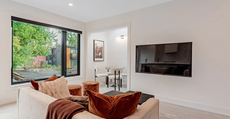 20 Leslie Garden Lane, Toronto, ON, M4M 3B4 - 4
