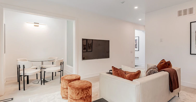 20 Leslie Garden Lane, Toronto, ON, M4M 3B4 - 11