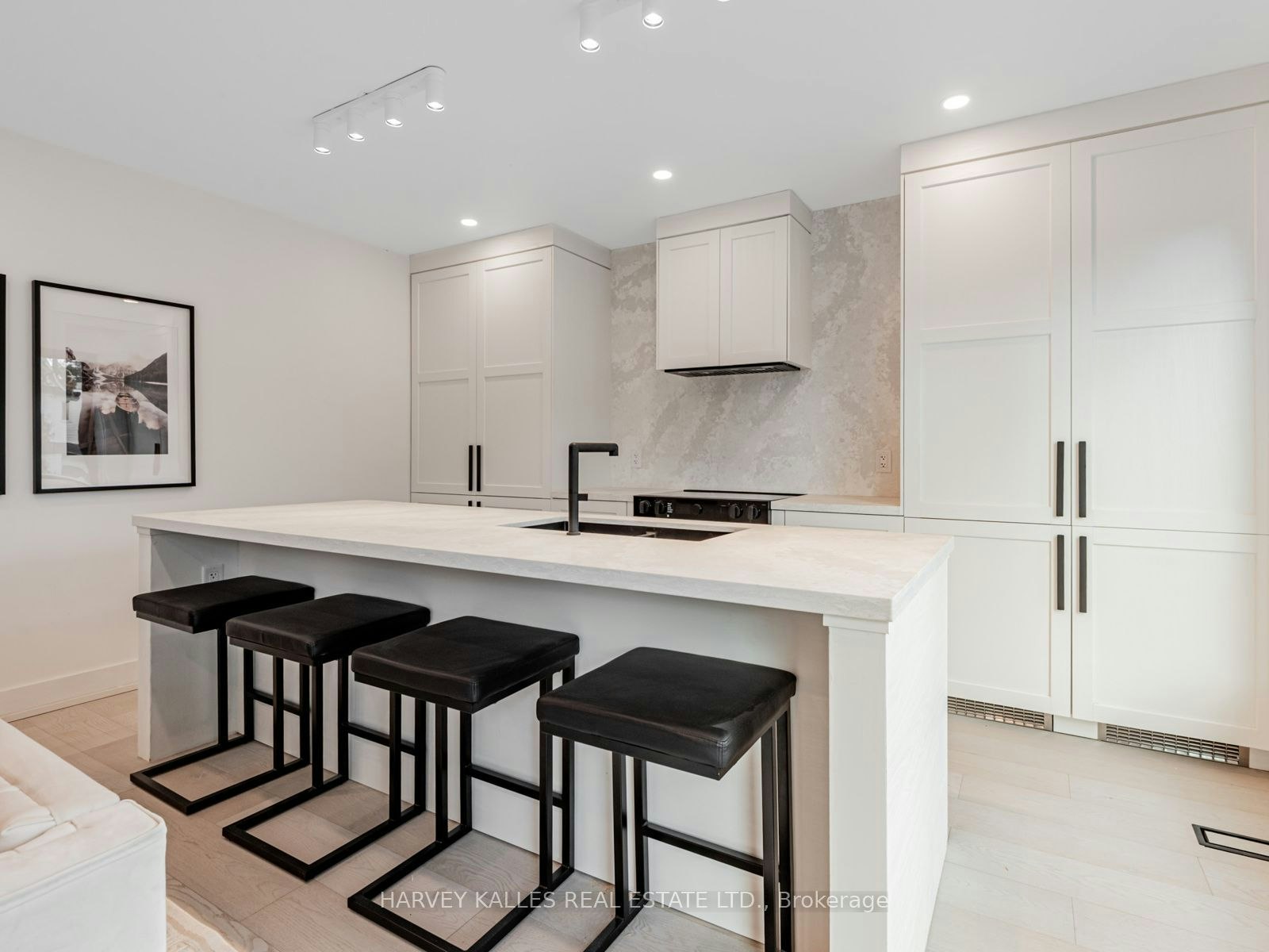 20 Leslie Garden Lane, Toronto, ON, M4M 3B4 - 5
