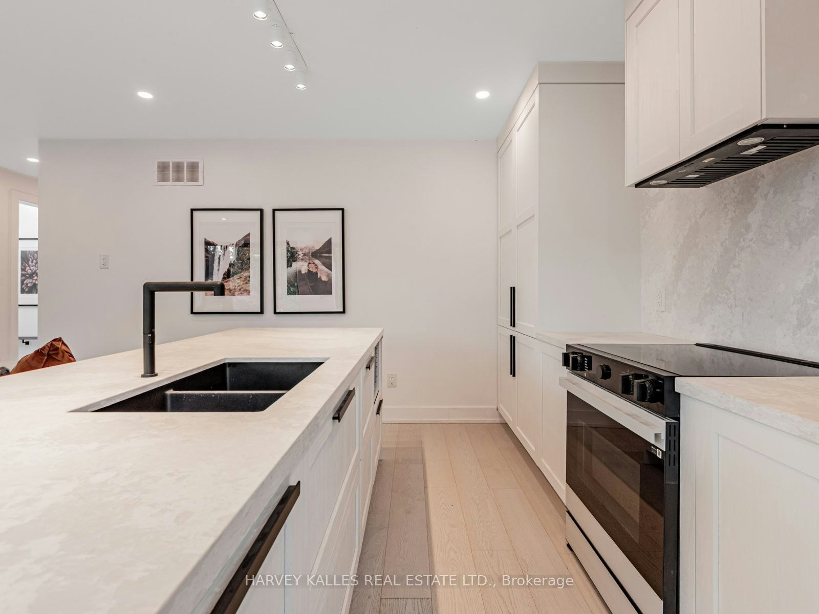 20 Leslie Garden Lane, Toronto, ON, M4M 3B4 - 8