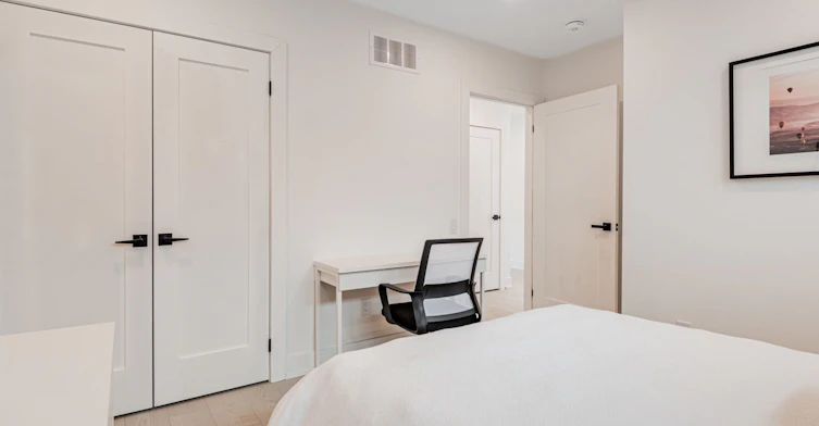 20 Leslie Garden Lane, Toronto, ON, M4M 3B4 - 16
