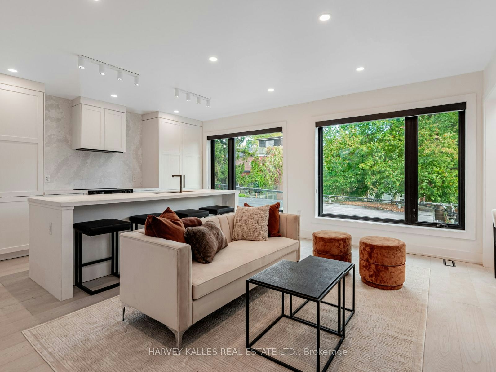 20 Leslie Garden Lane, Toronto, ON, M4M 3B4 - 3