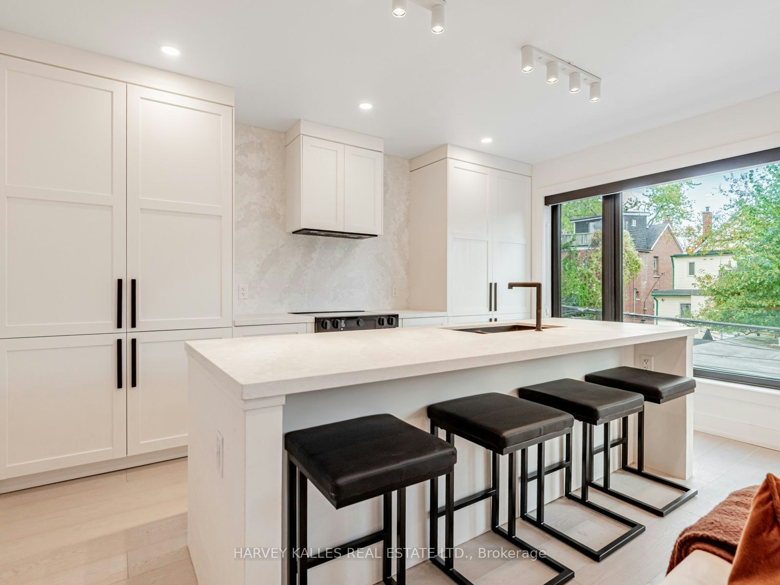 20 Leslie Garden Lane, Toronto, ON, M4M 3B4 - 6
