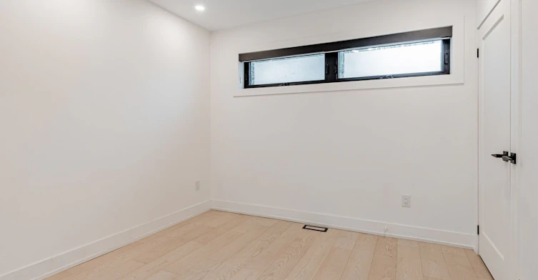 20 Leslie Garden Lane, Toronto, ON, M4M 3B4 - 17