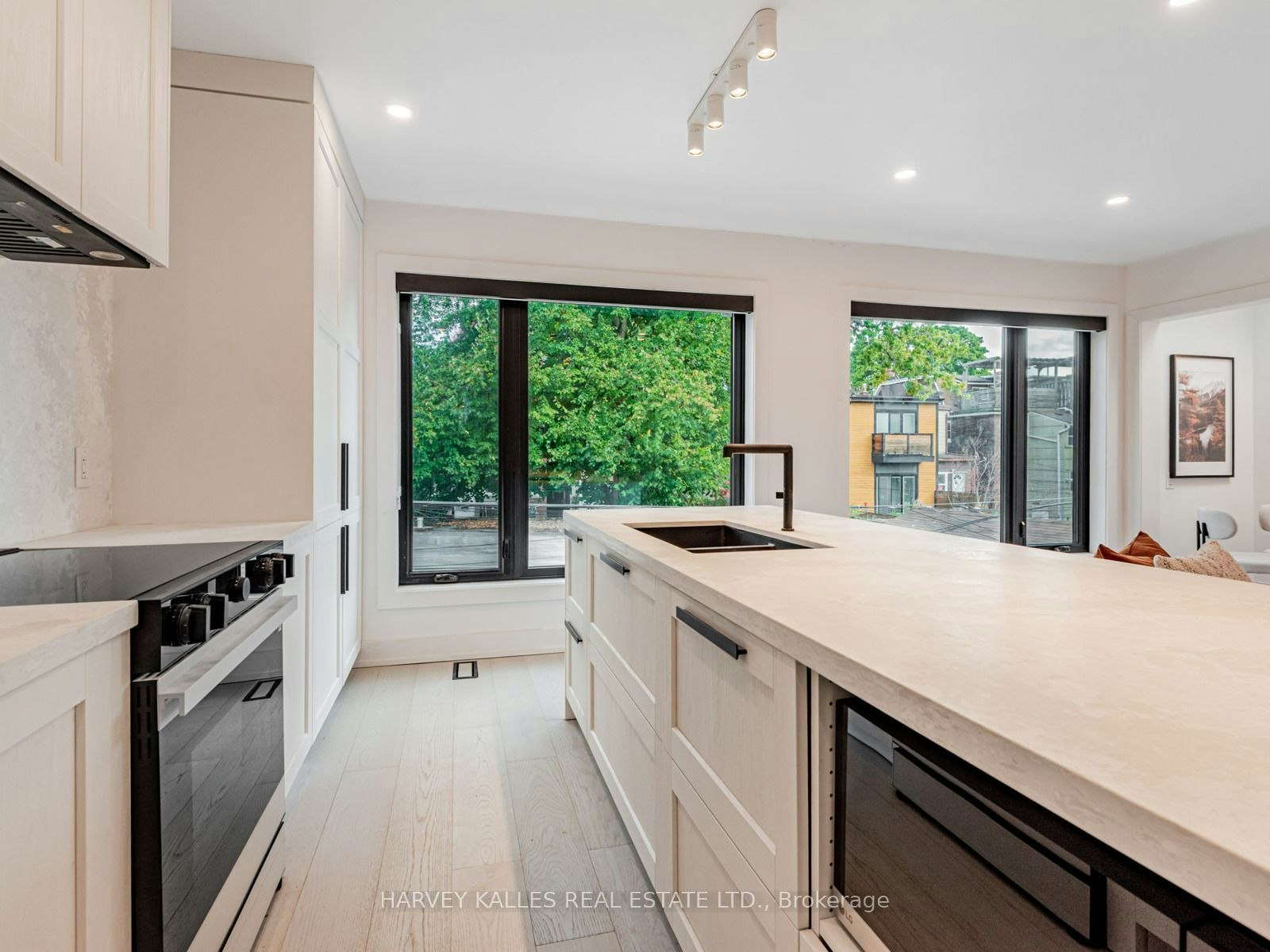 20 Leslie Garden Lane, Toronto, ON, M4M 3B4 - 7