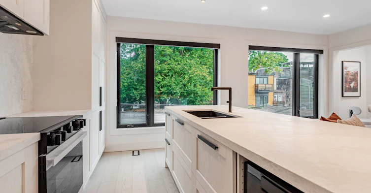 20 Leslie Garden Lane, Toronto, ON, M4M 3B4 - 7