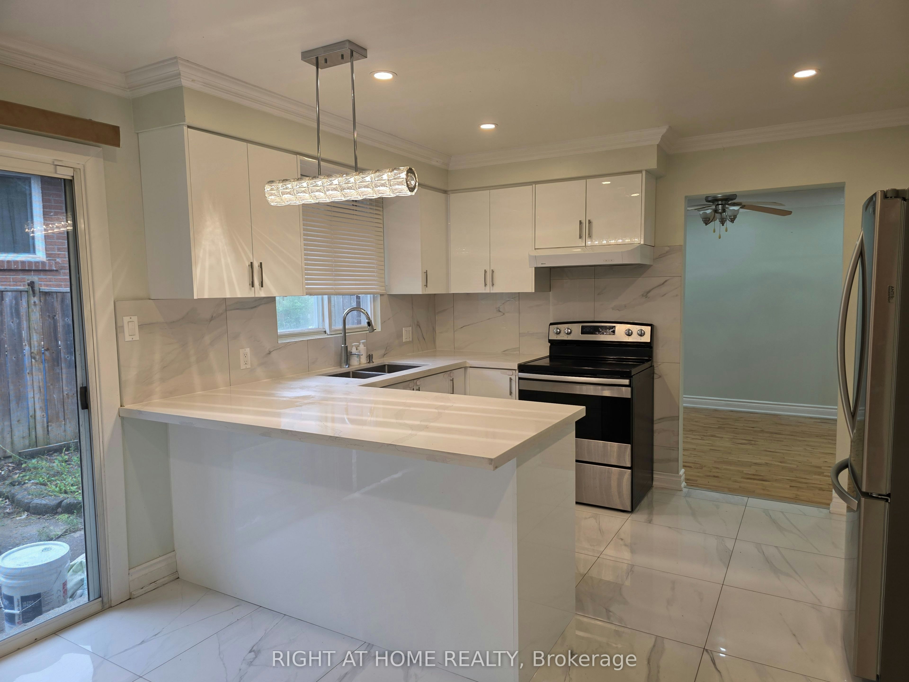 125 Weir Crescent S, Toronto, ON, M1E 4T1 - 5