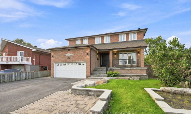 816 Sheppard Avenue