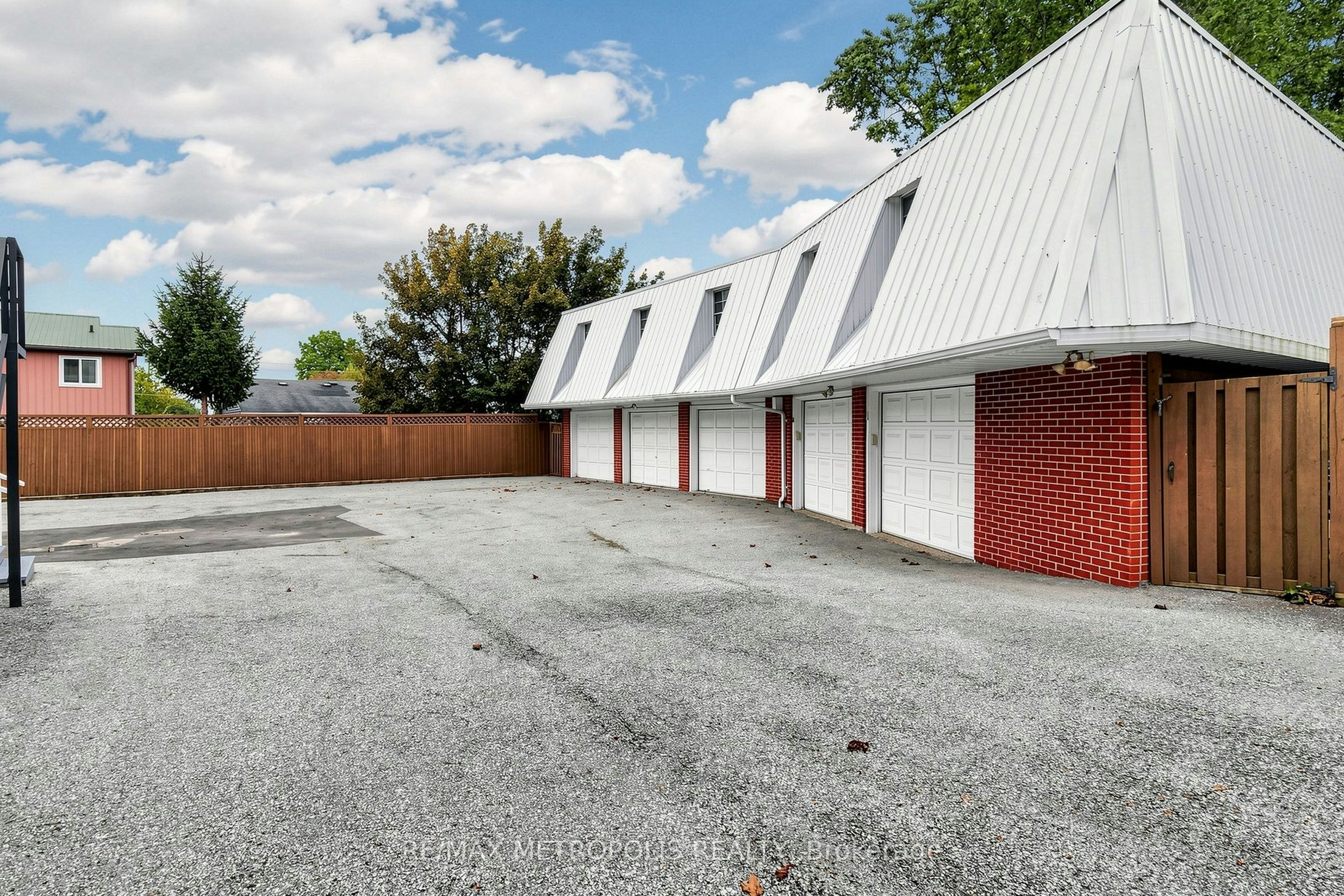 Upper #2-1110 Simcoe Street S, Oshawa, ON, L1H 4L8 - 48