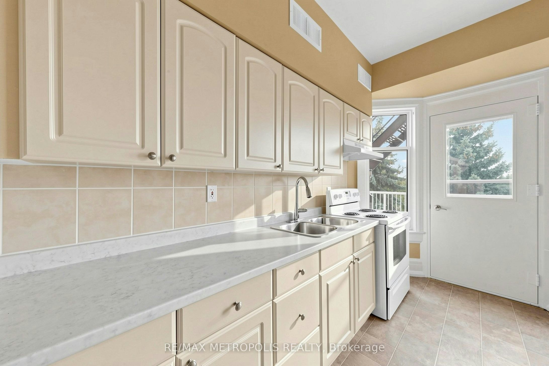 Upper #2-1110 Simcoe Street S, Oshawa, ON, L1H 4L8 - 13