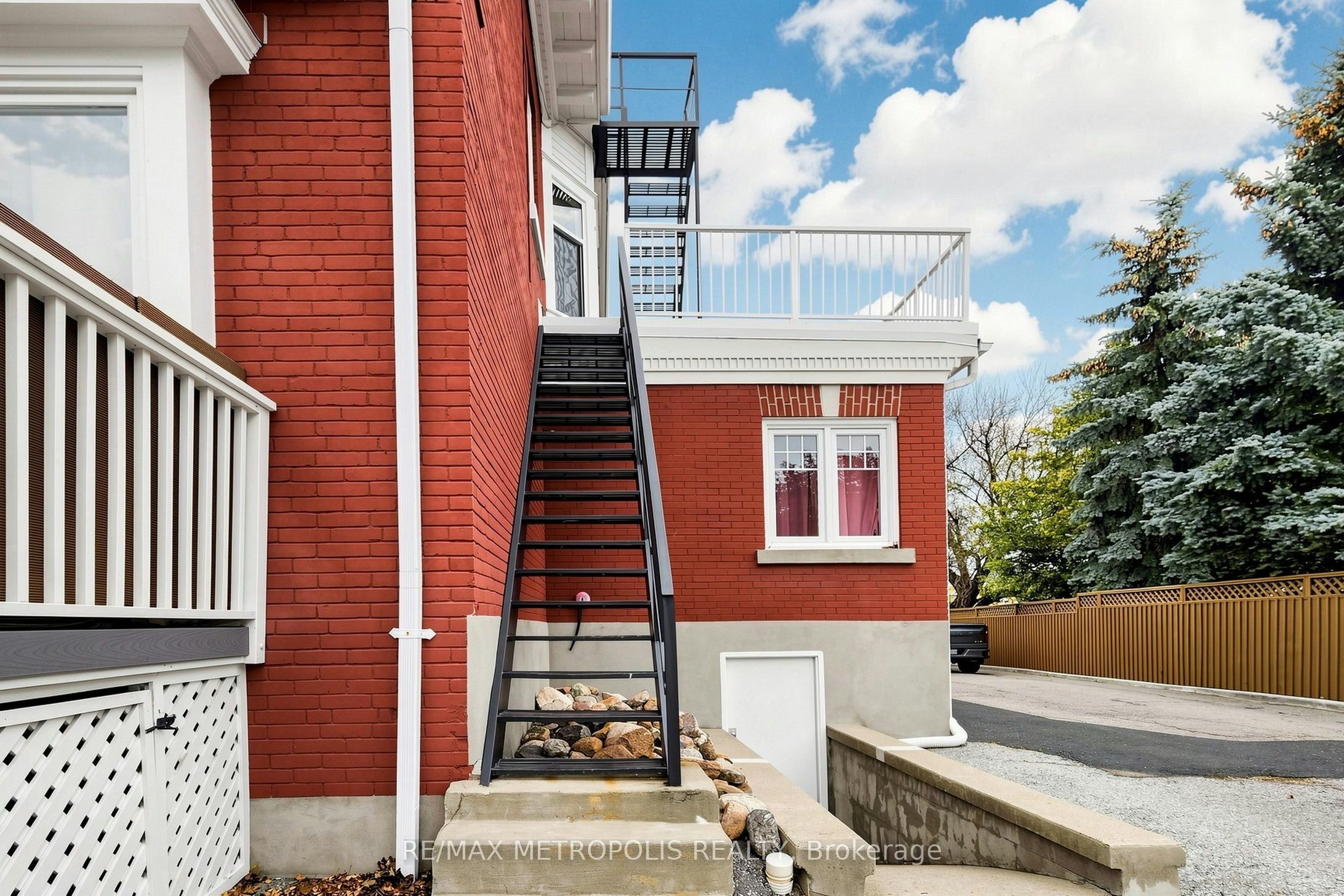 Upper #2-1110 Simcoe Street S, Oshawa, ON, L1H 4L8 - 36