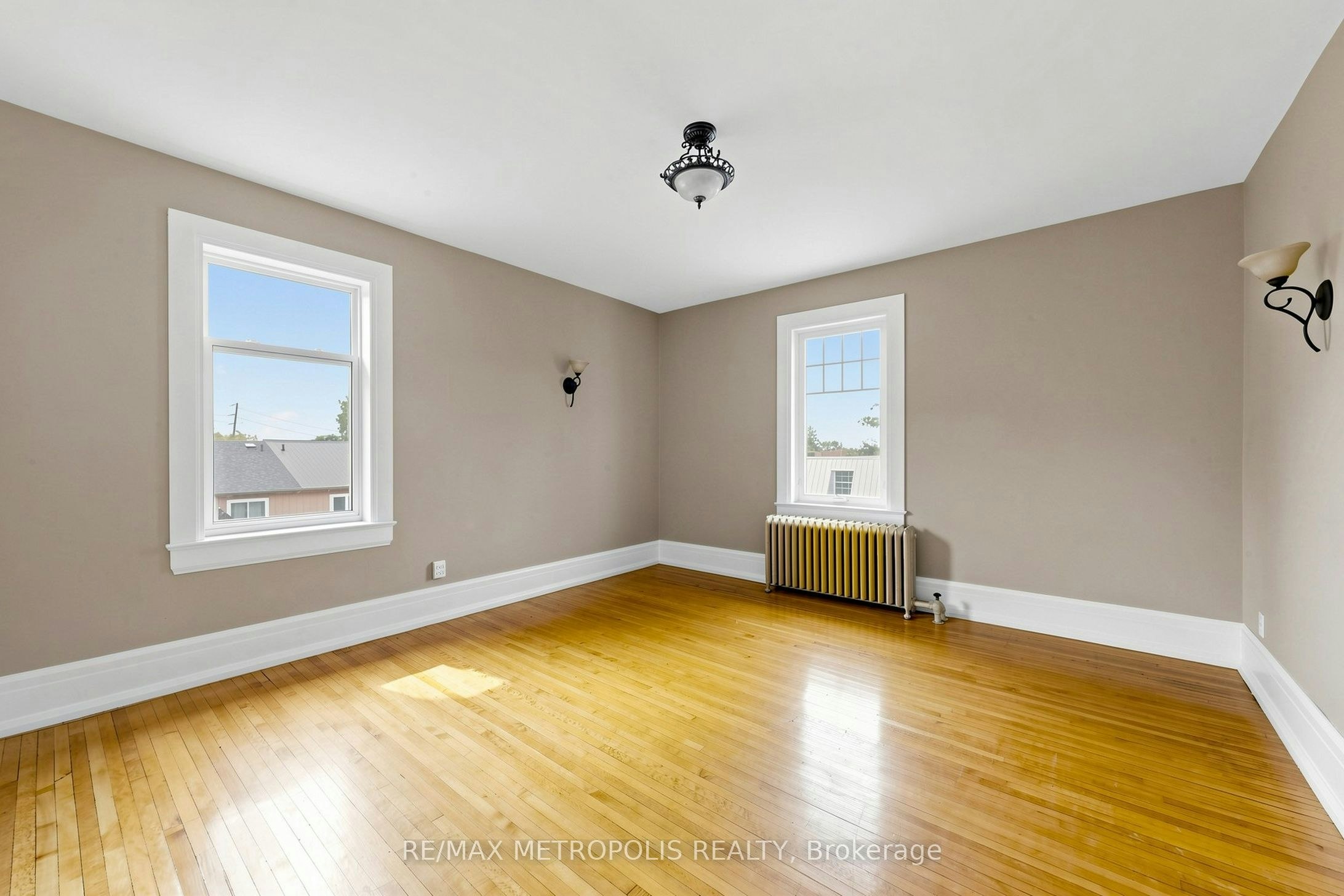 Upper #2-1110 Simcoe Street S, Oshawa, ON, L1H 4L8 - 5