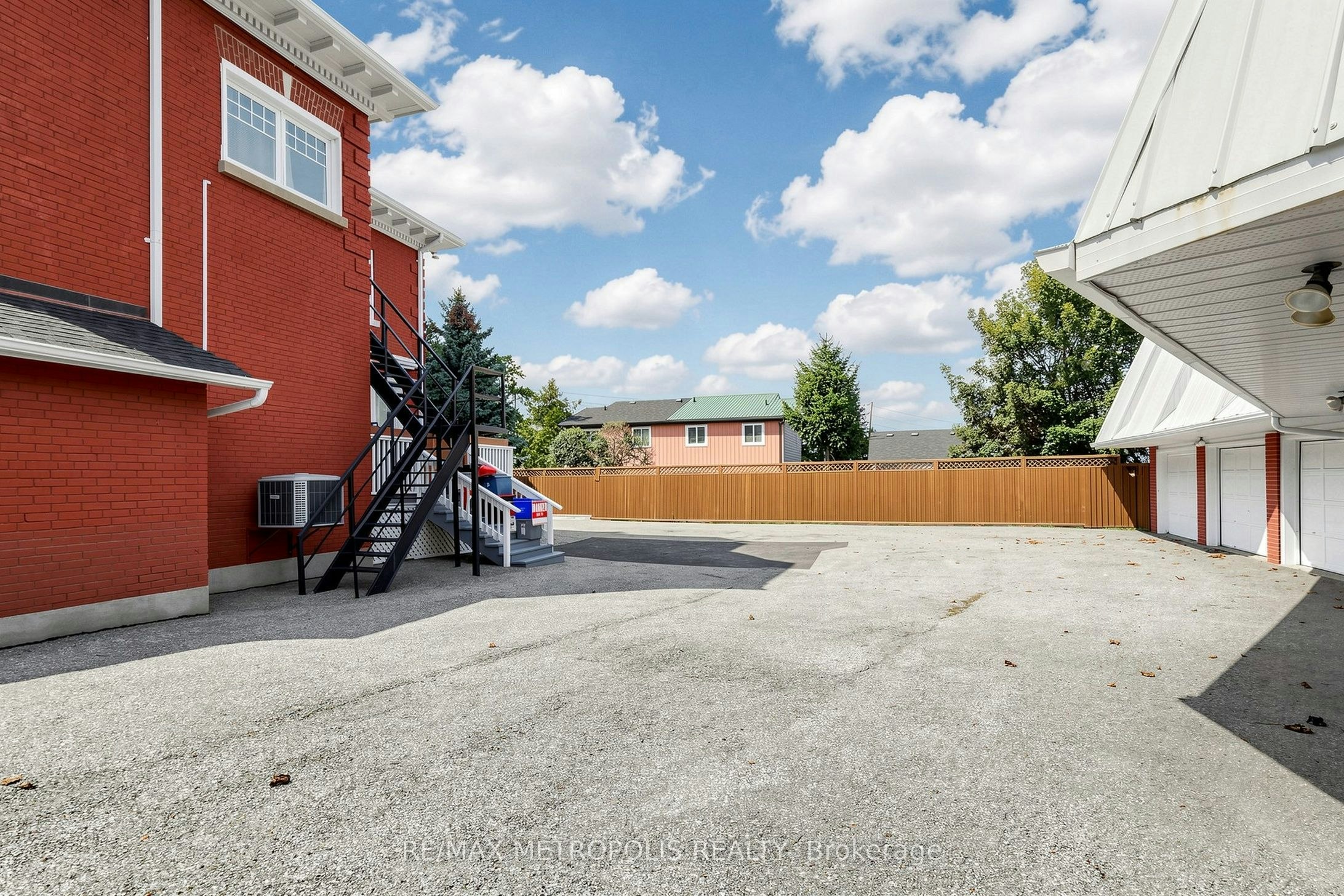 Upper #2-1110 Simcoe Street S, Oshawa, ON, L1H 4L8 - 47