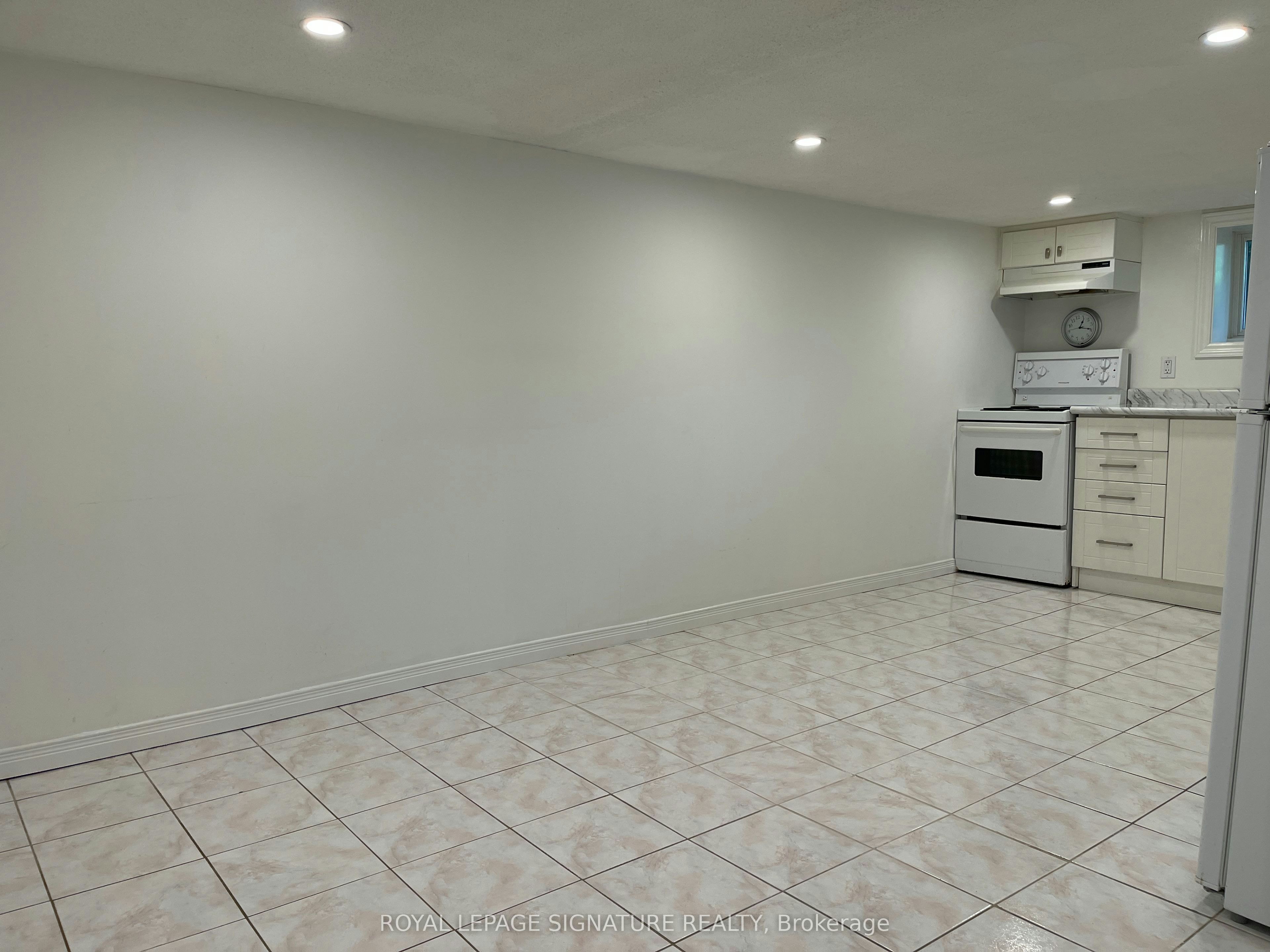 Bsmt-24 Weymouth Avenue, Toronto, ON, M4C 1R7 - 5