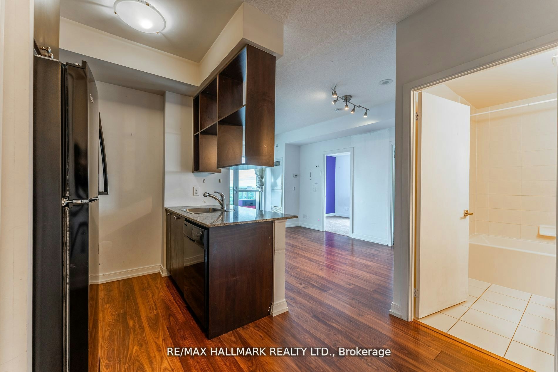 2220-181 Village Green Square, Toronto, ON, M1S 0K6 - 3
