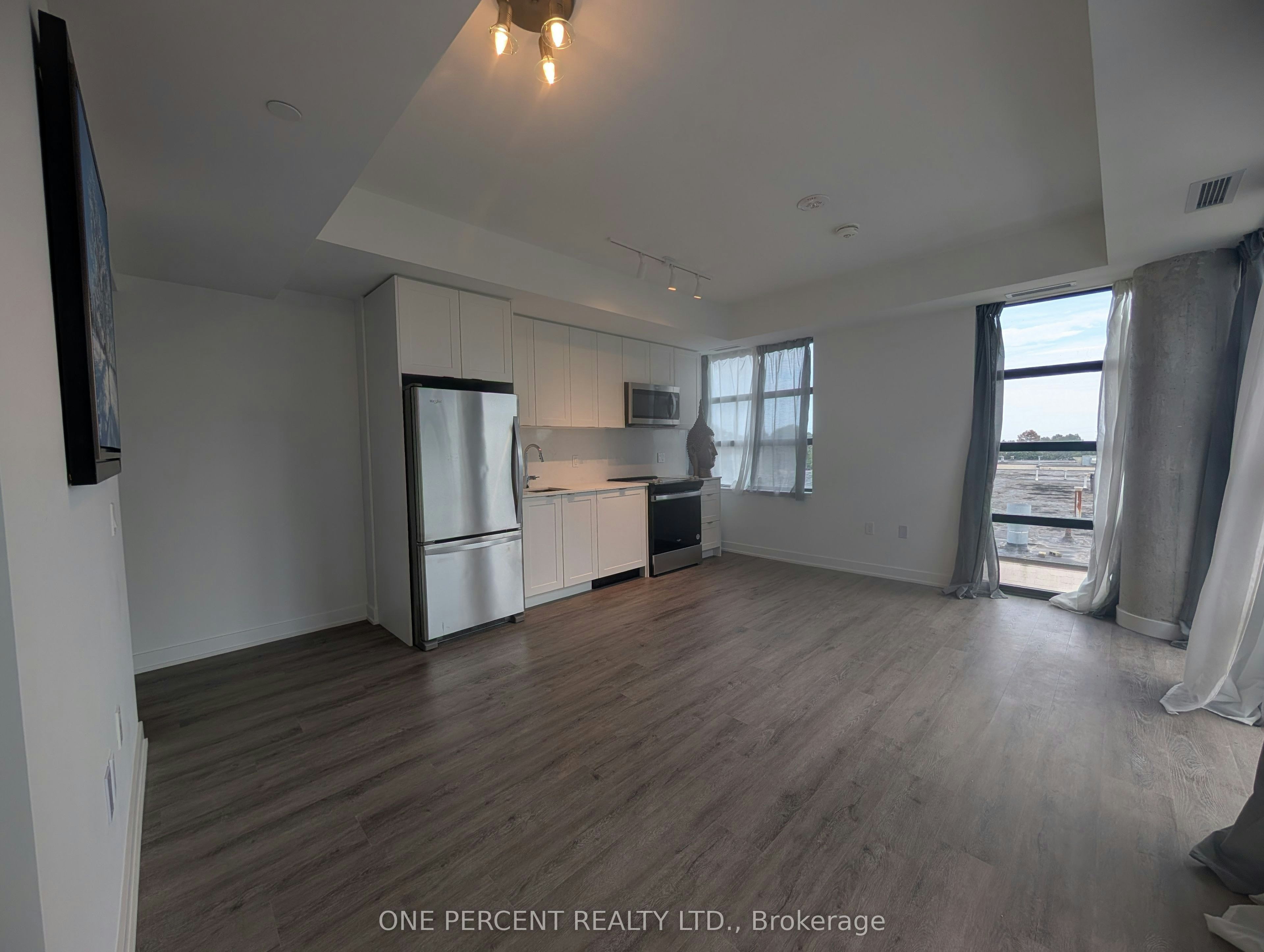334-1614 Charles Street, Whitby, ON, L1N 0P4 - 2