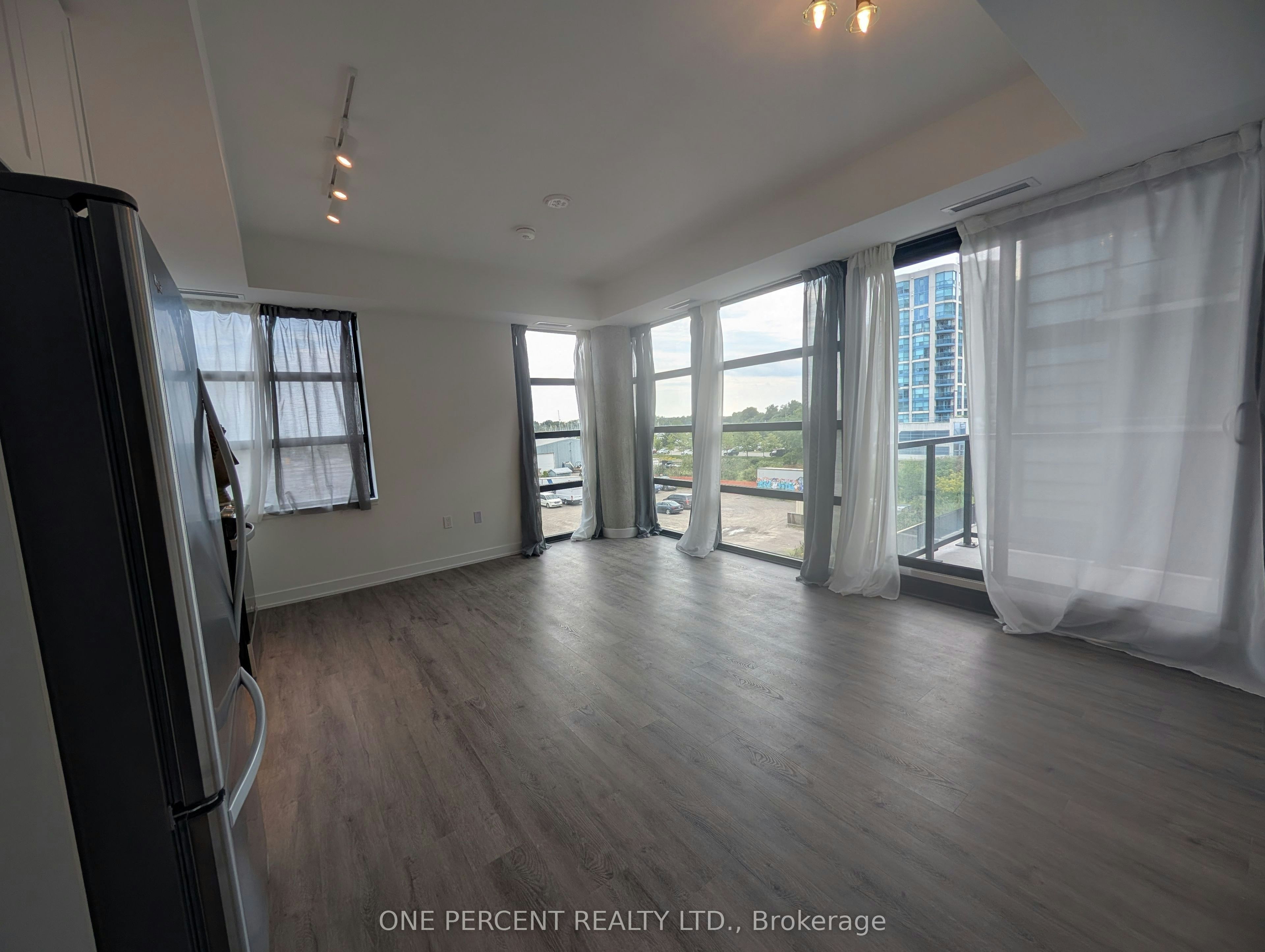 334-1614 Charles Street, Whitby, ON, L1N 0P4
