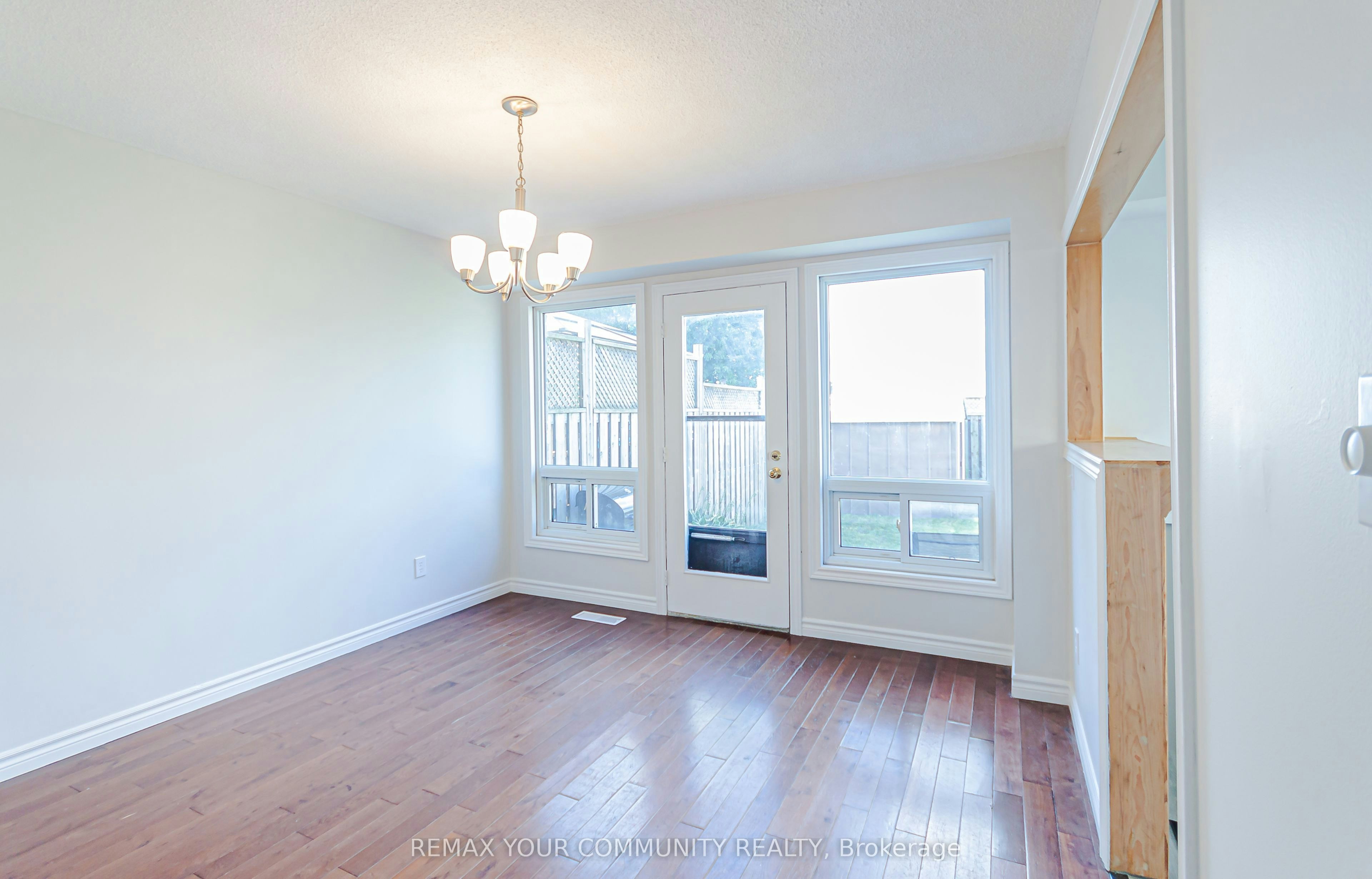 1319 Fenelon Crescent, Oshawa, ON, L1J 6G2 - 4