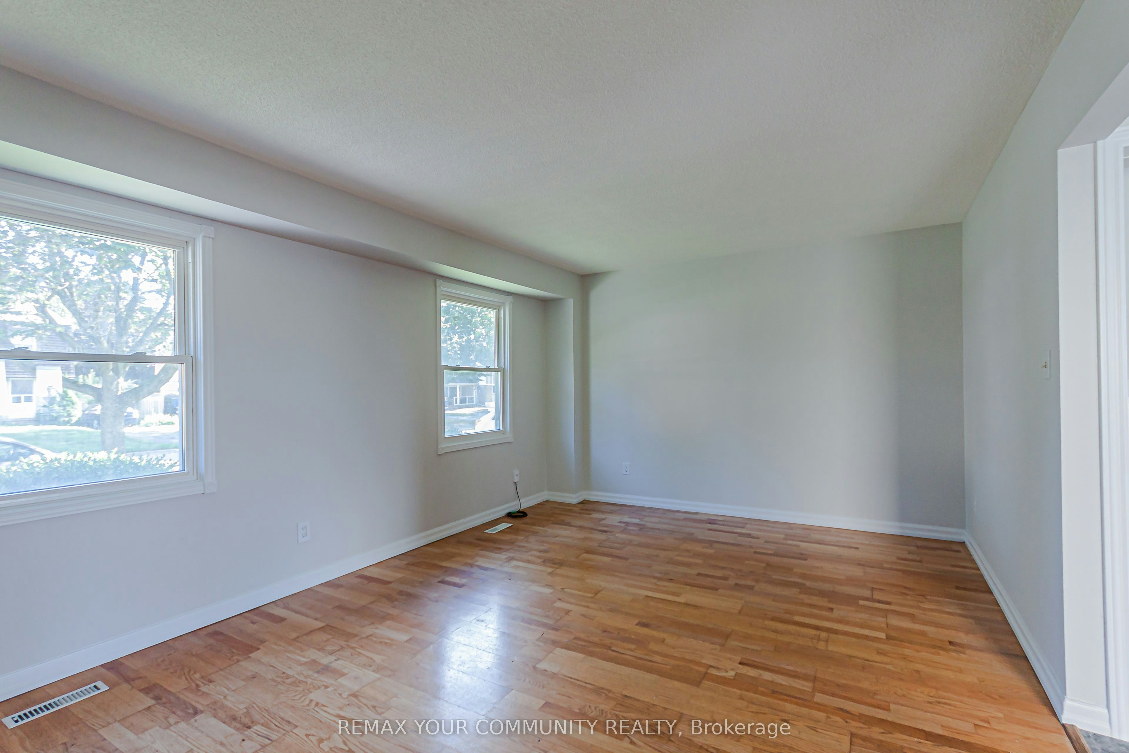 1319 Fenelon Crescent, Oshawa, ON, L1J 6G2 - 11