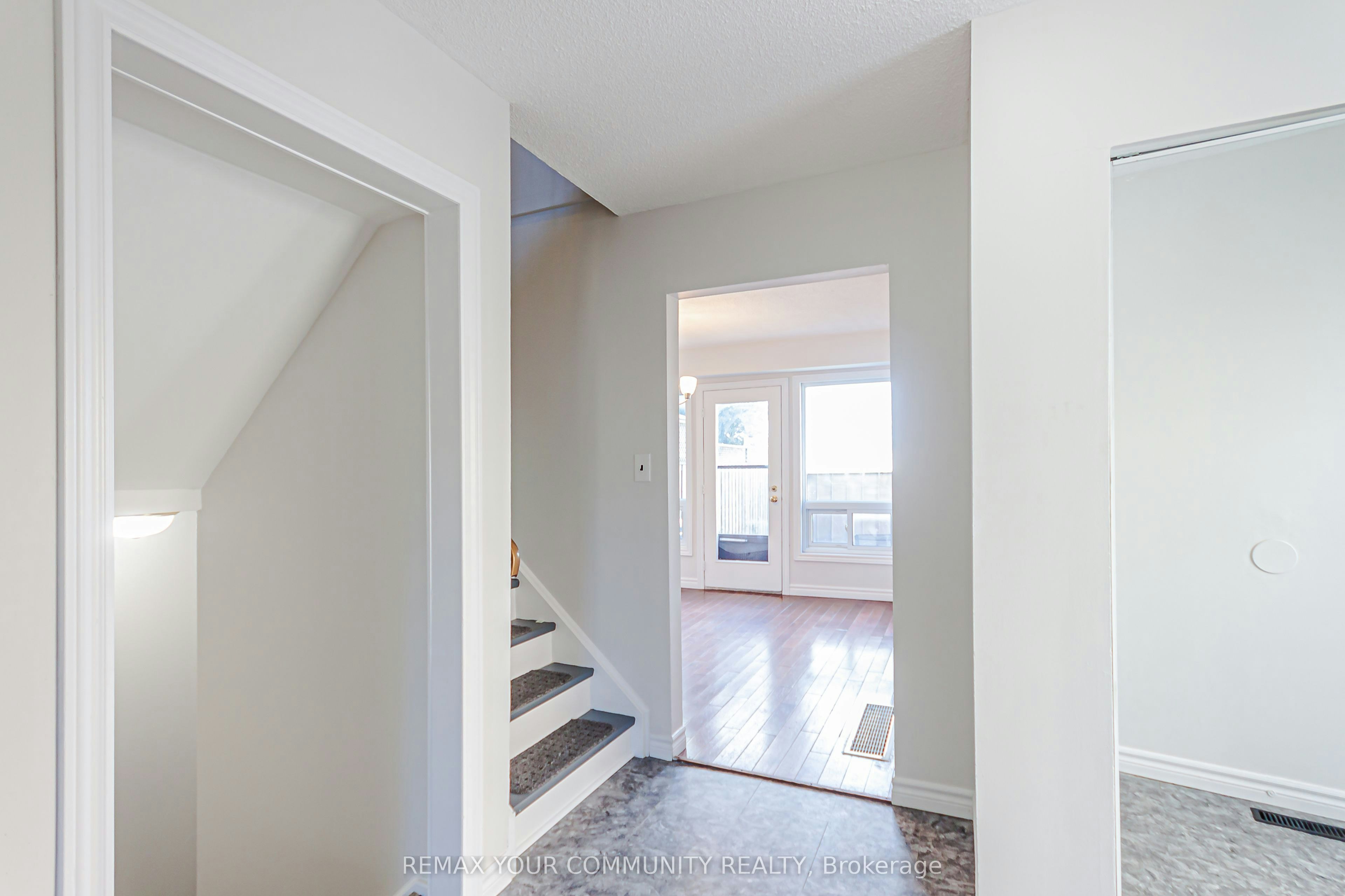 1319 Fenelon Crescent, Oshawa, ON, L1J 6G2 - 3