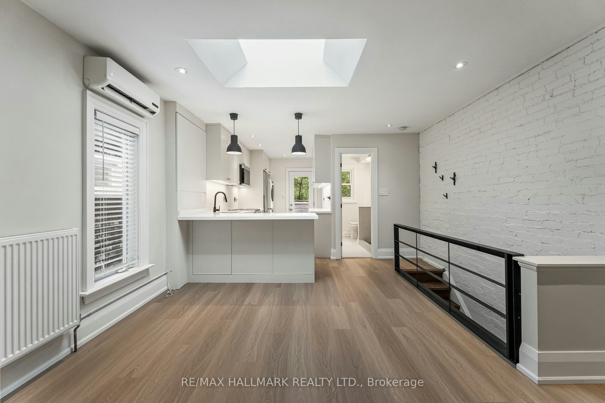Upper-229 Kingston Road, Toronto, ON, M4L 1T5 - 10