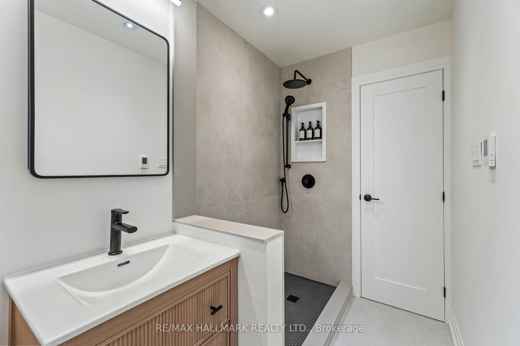 Upper-229 Kingston Road, Toronto, ON, M4L 1T5 - 21