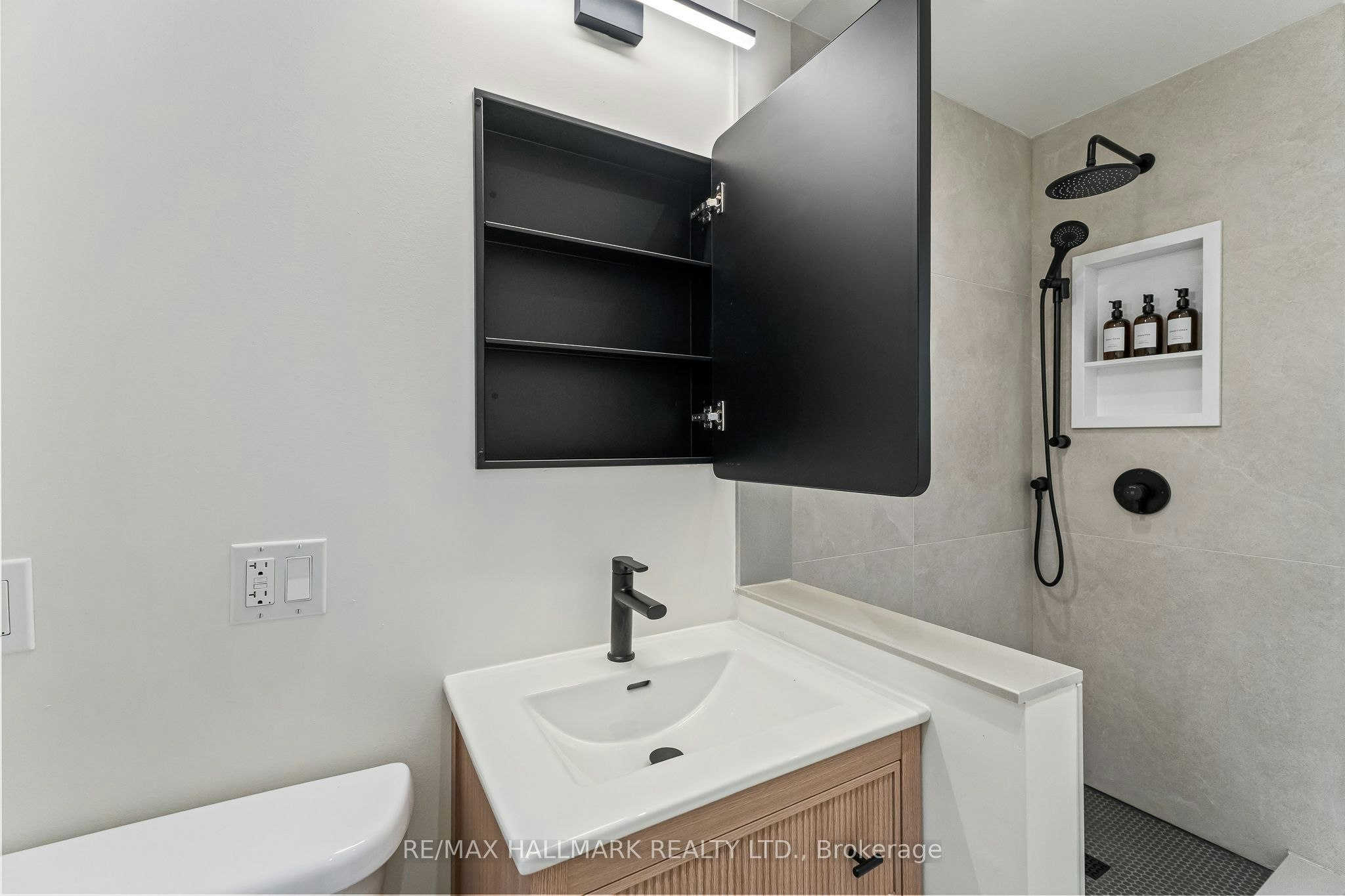 Upper-229 Kingston Road, Toronto, ON, M4L 1T5 - 23