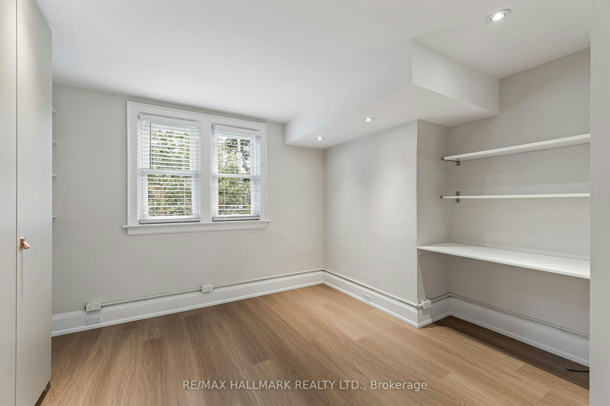 Upper-229 Kingston Road, Toronto, ON, M4L 1T5 - 13