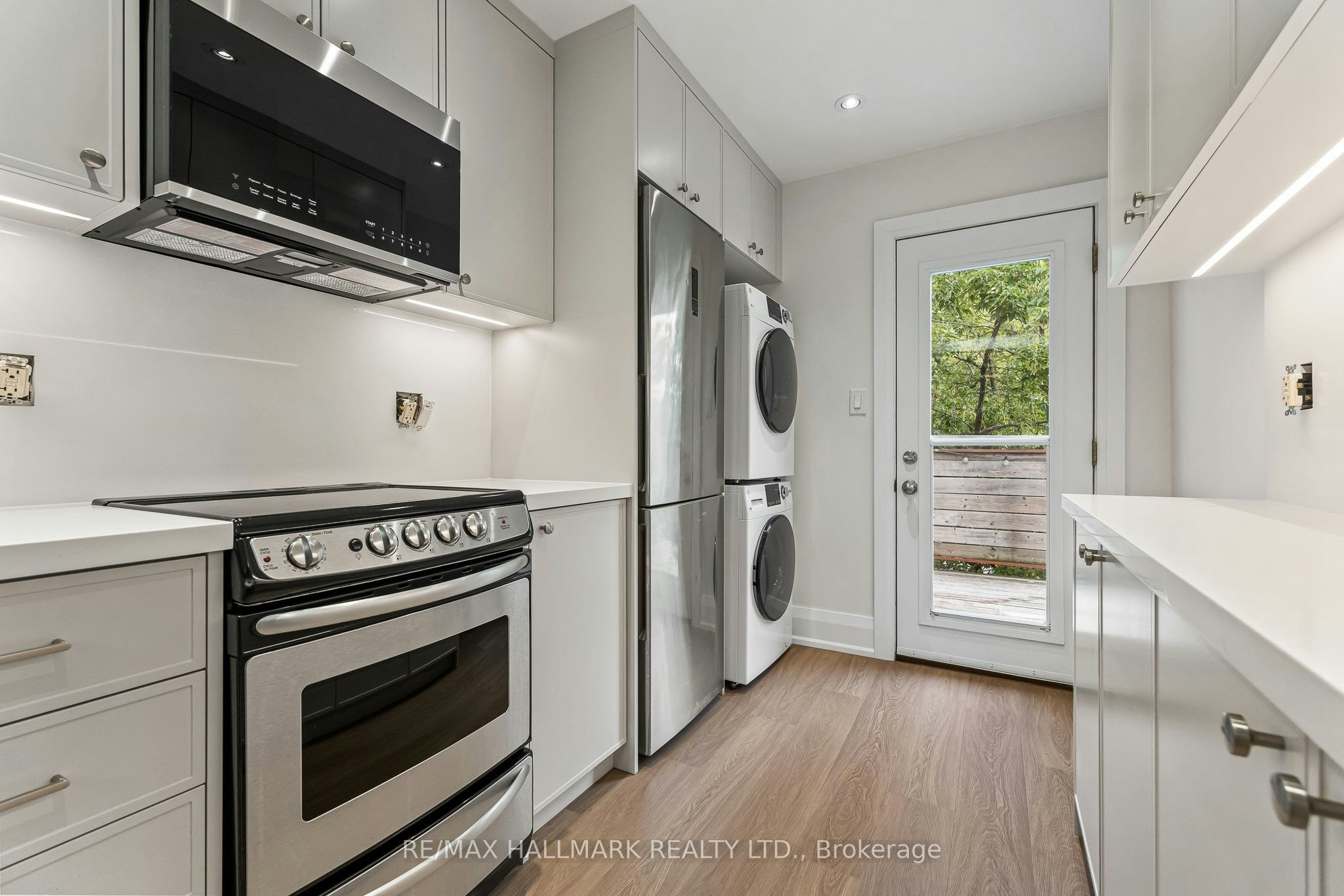 Upper-229 Kingston Road, Toronto, ON, M4L 1T5 - 5