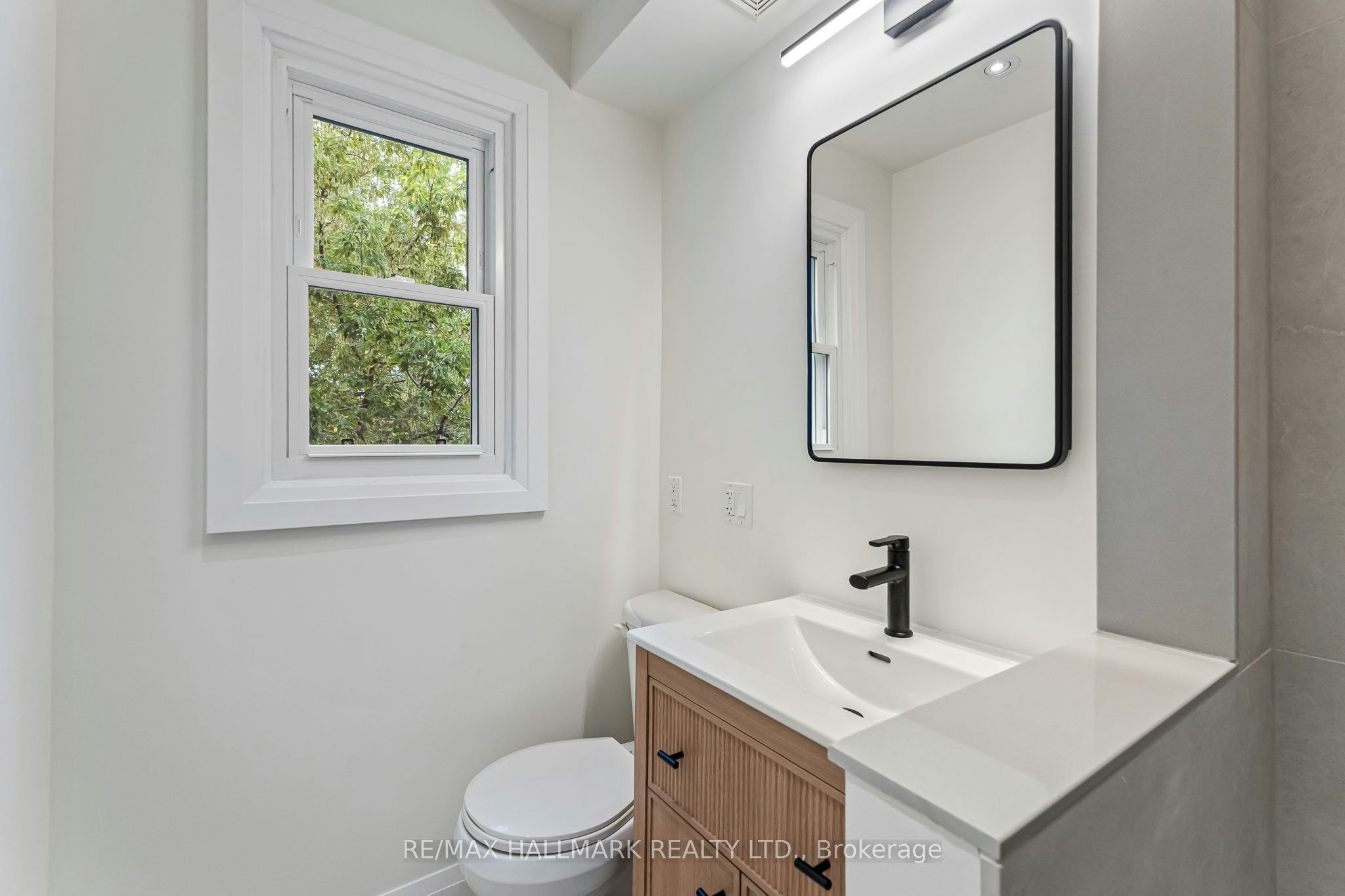 Upper-229 Kingston Road, Toronto, ON, M4L 1T5 - 22