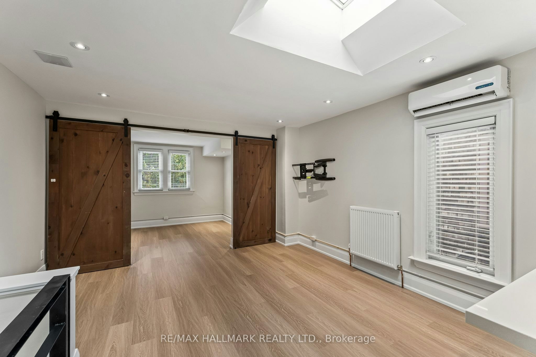 Upper-229 Kingston Road, Toronto, ON, M4L 1T5 - 20