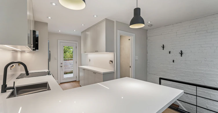 Upper-229 Kingston Road, Toronto, ON, M4L 1T5 - 3